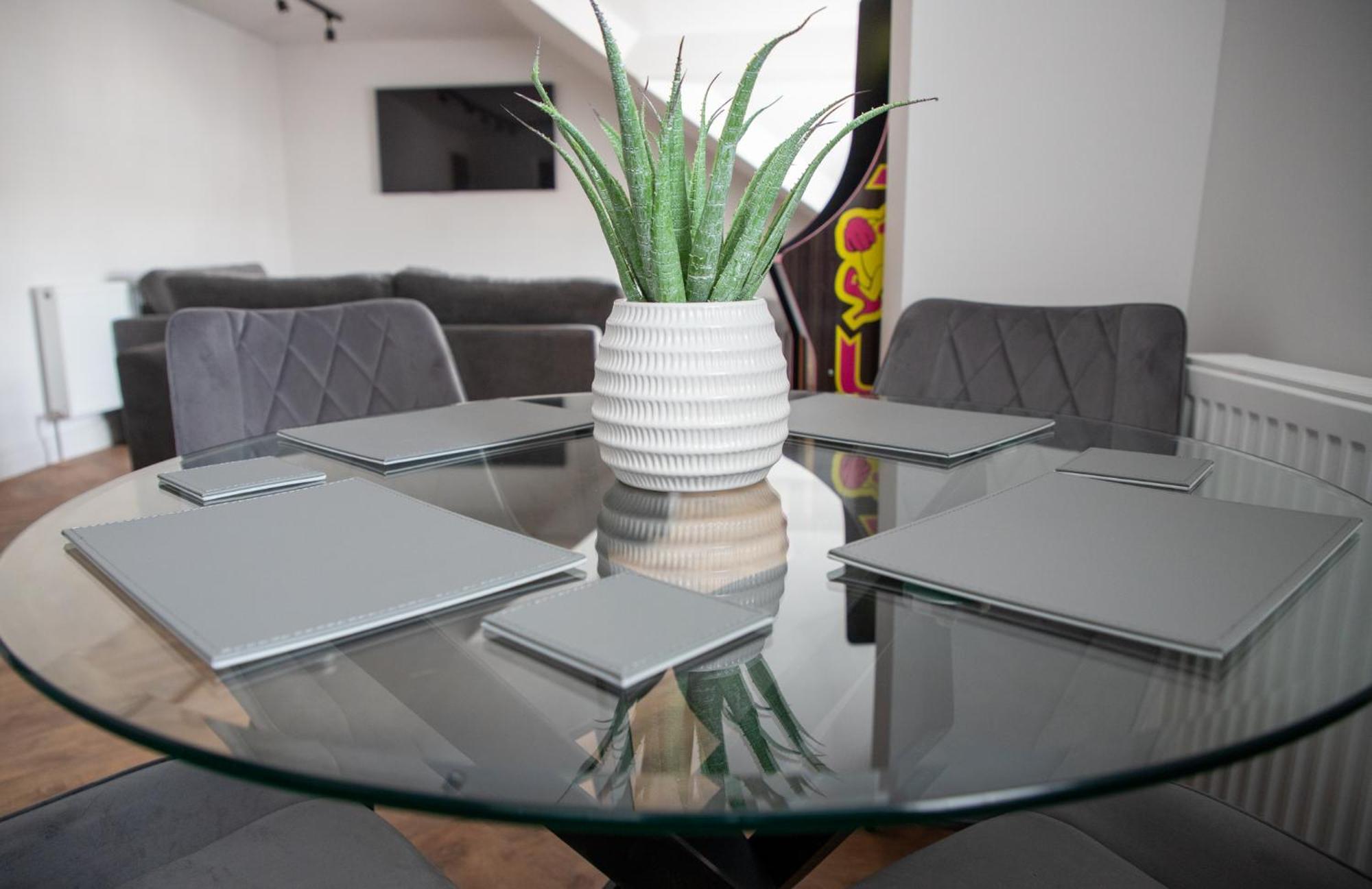 Gynn - Two Apartment Blackpool