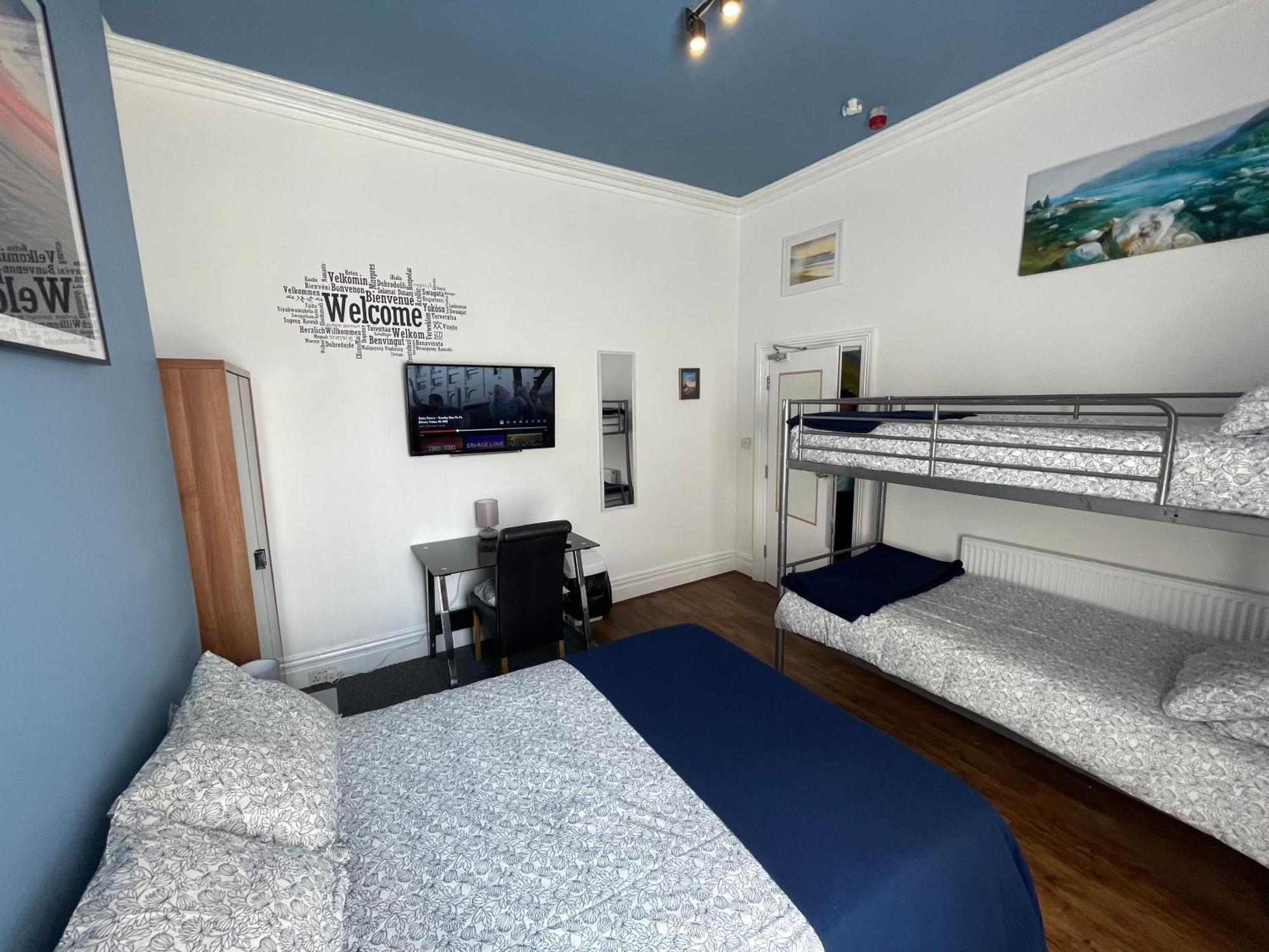 Backpackers & Hotel