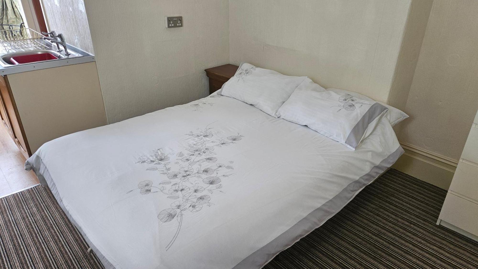 Leofric Legends Hotel 2*