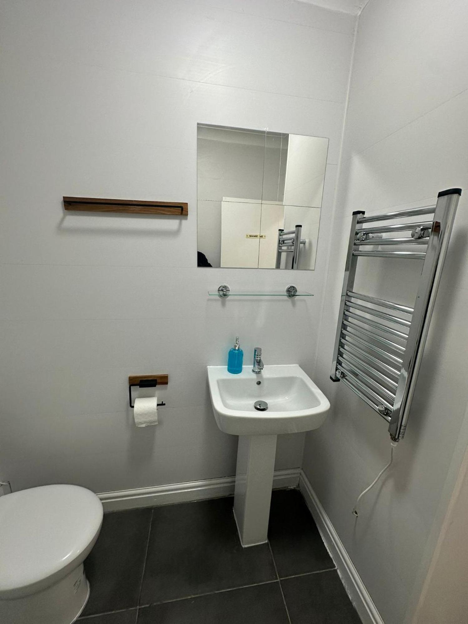 Suli House- Flats & En-suite-families And Couples Only