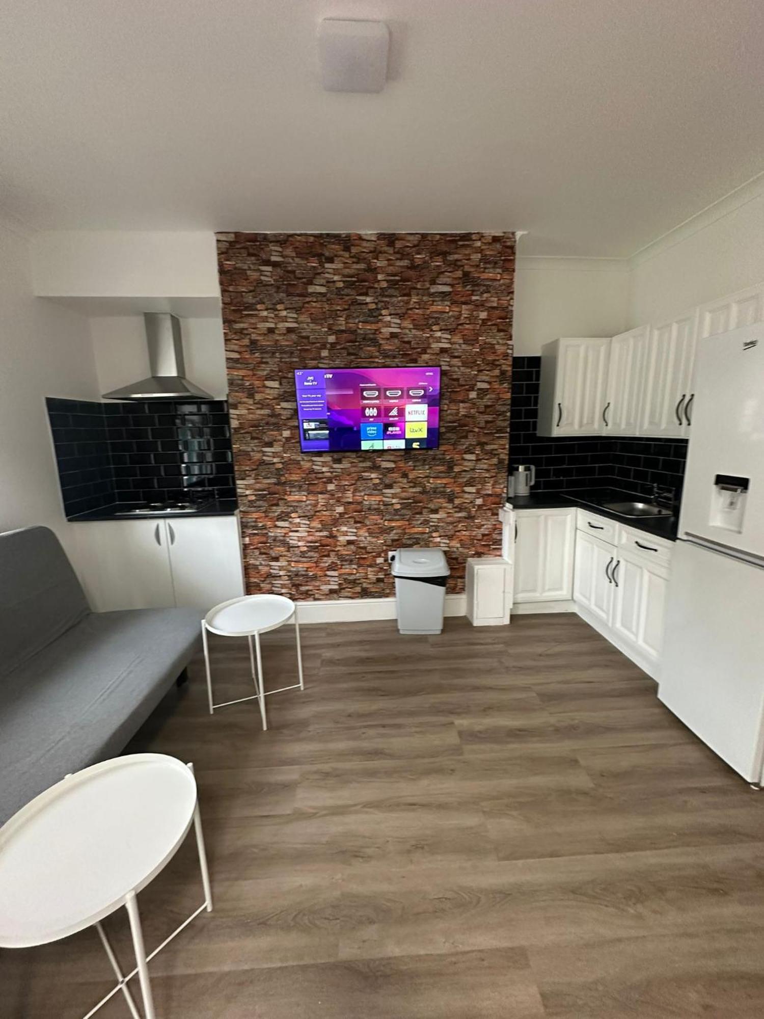 Suli House- Flats & En-suite-families And Couples Only *