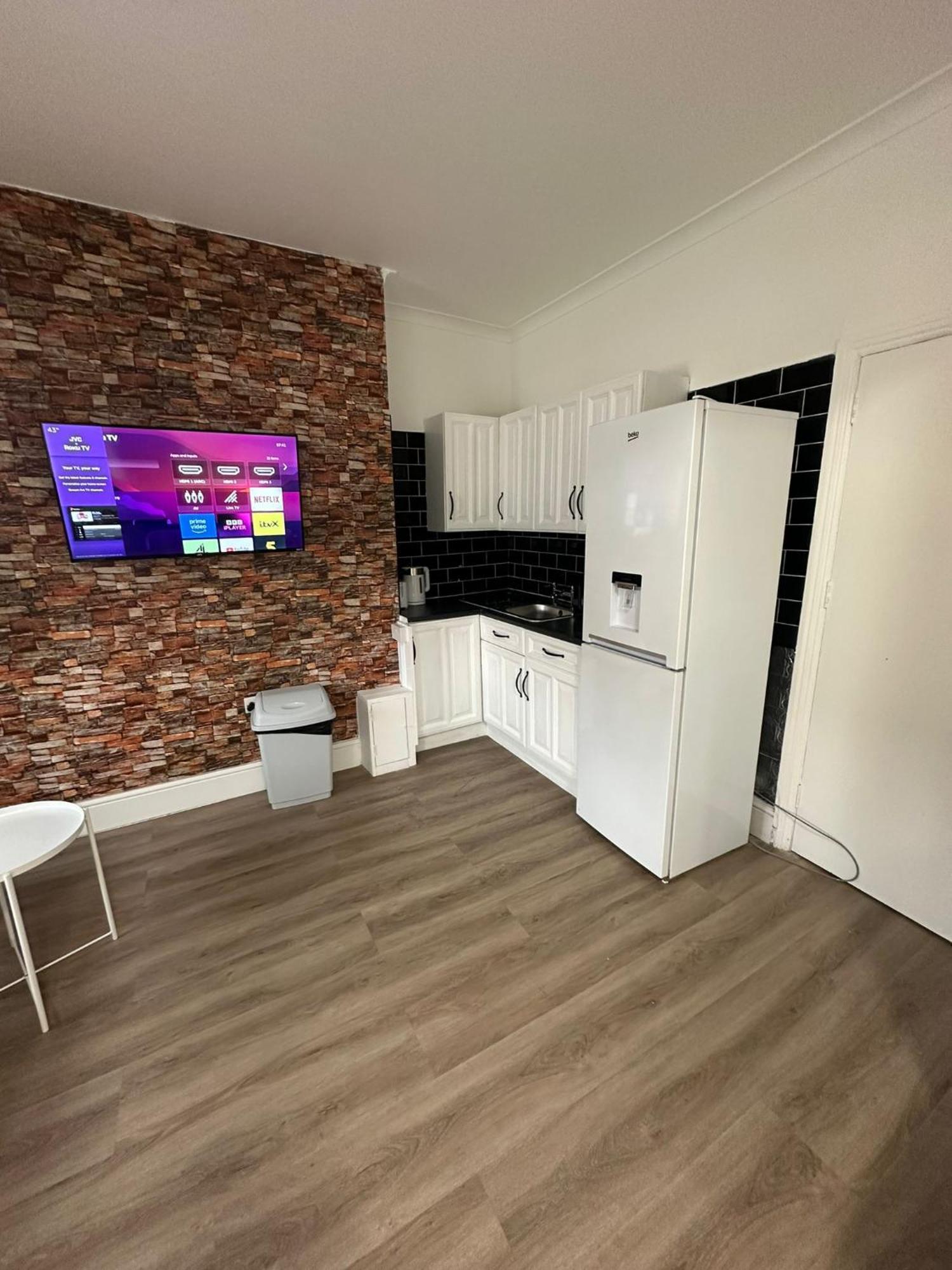 Suli House- Flats & En-suite-families And Couples Only