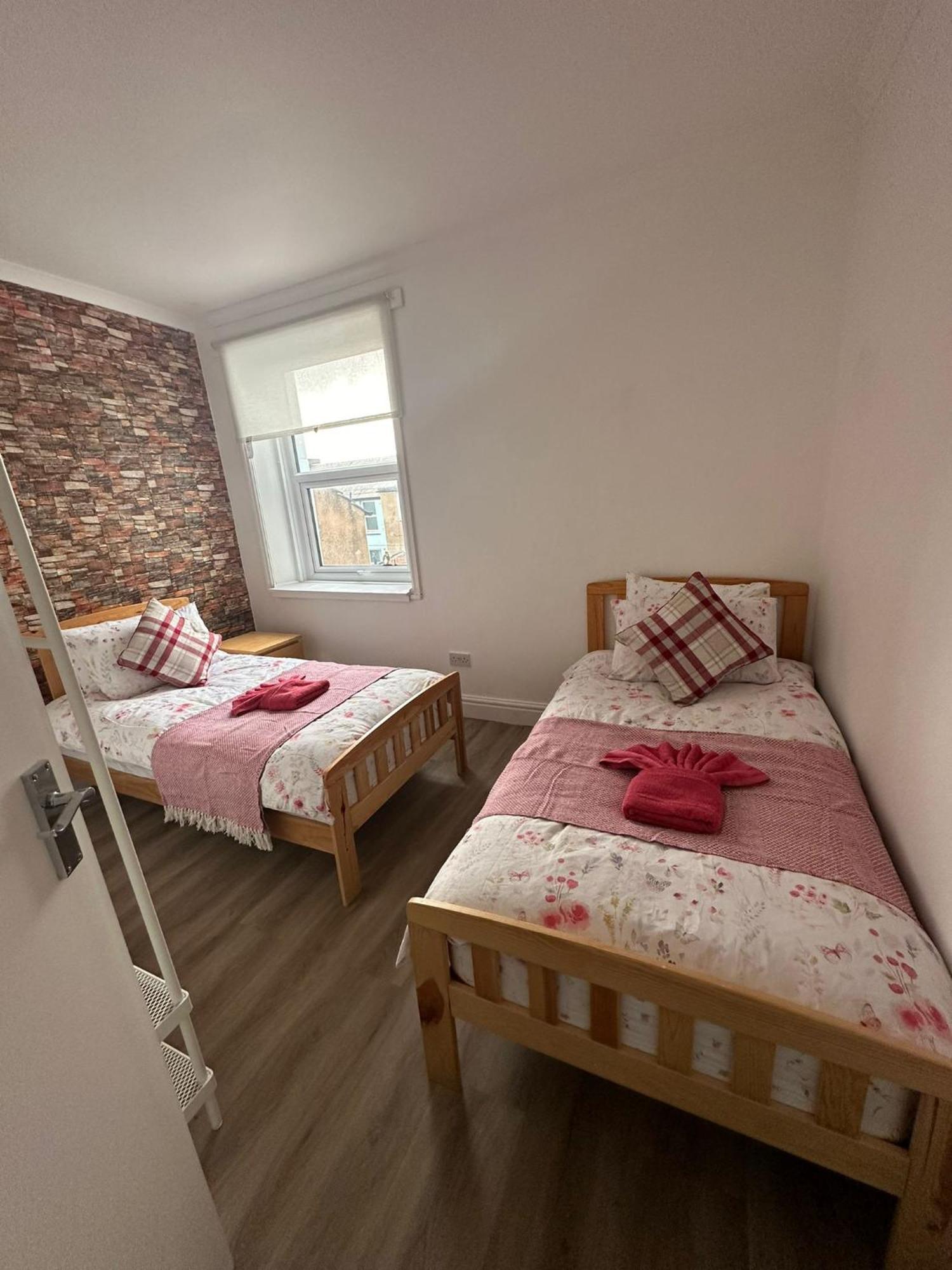 Suli House- Flats & En-suite-families And Couples Only Apartment