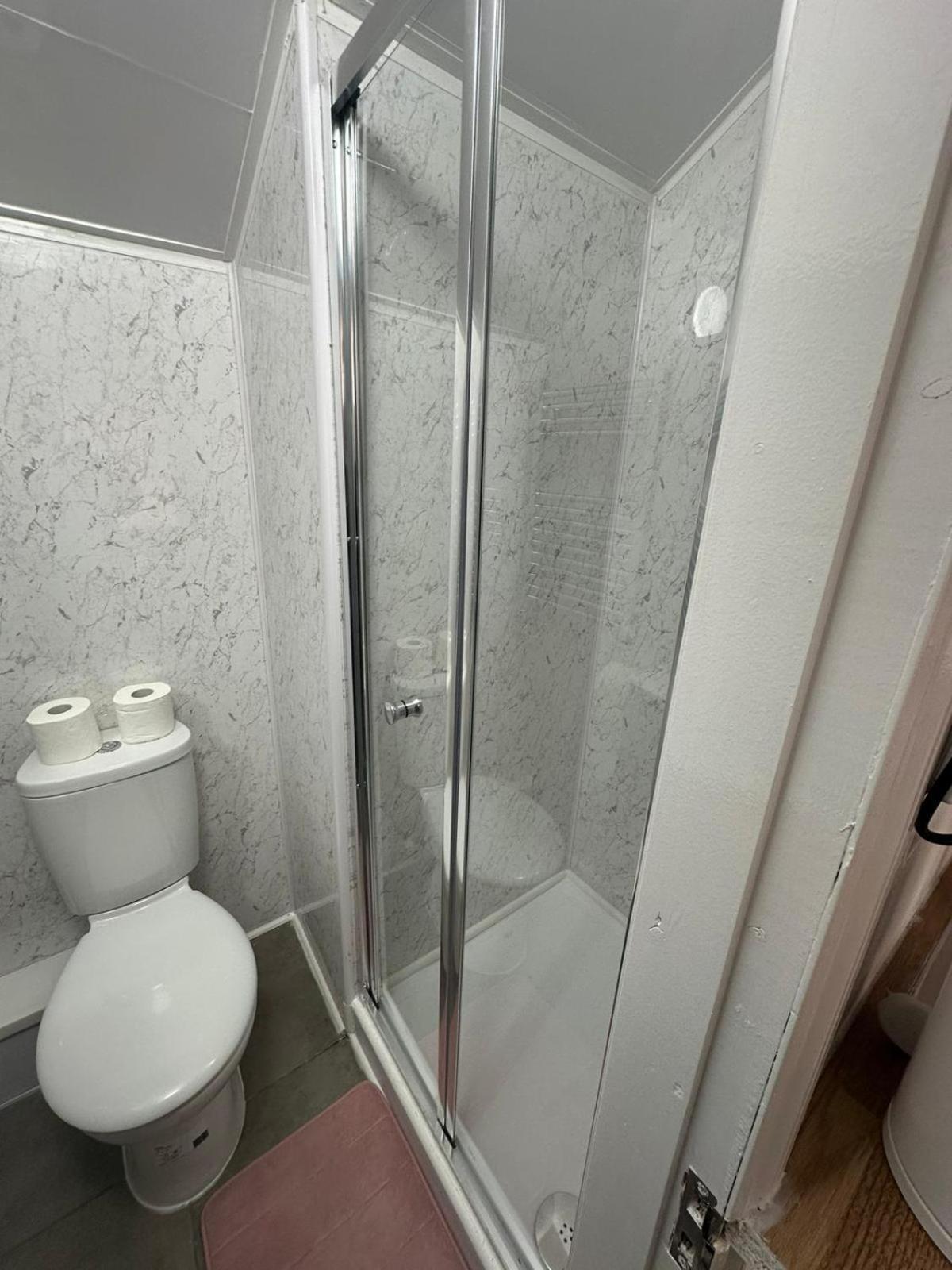 Suli House- Flats & En-suite-families And Couples Only Apartment