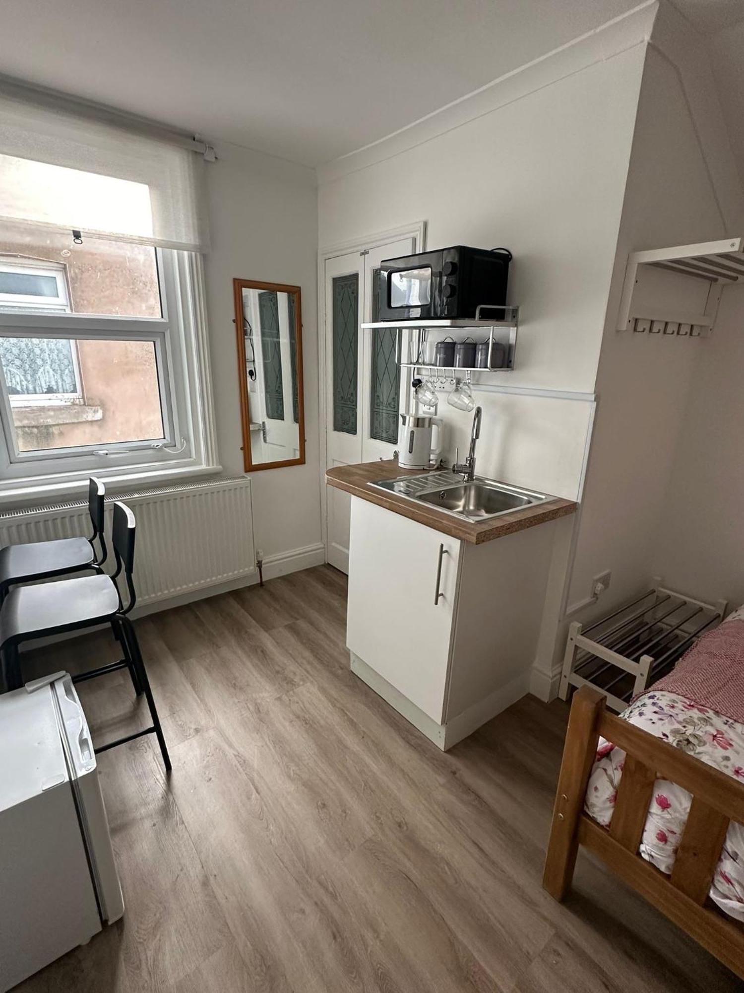 Suli House- Flats & En-suite-families And Couples Only