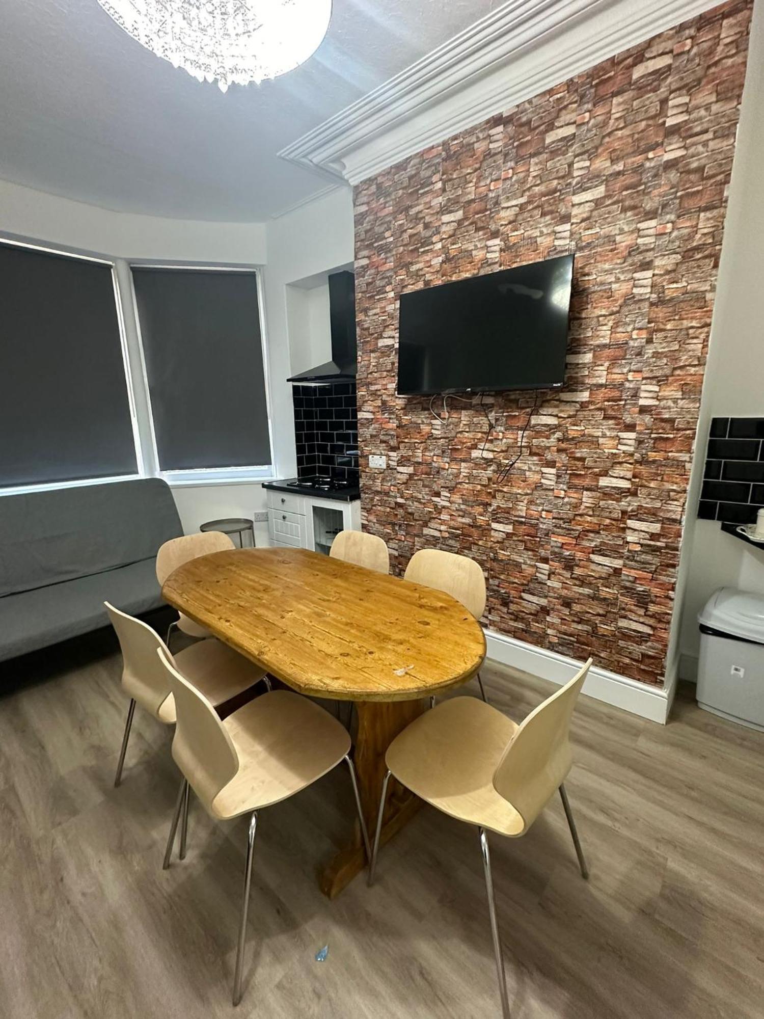 Suli House- Flats & En-suite-families And Couples Only Apartment