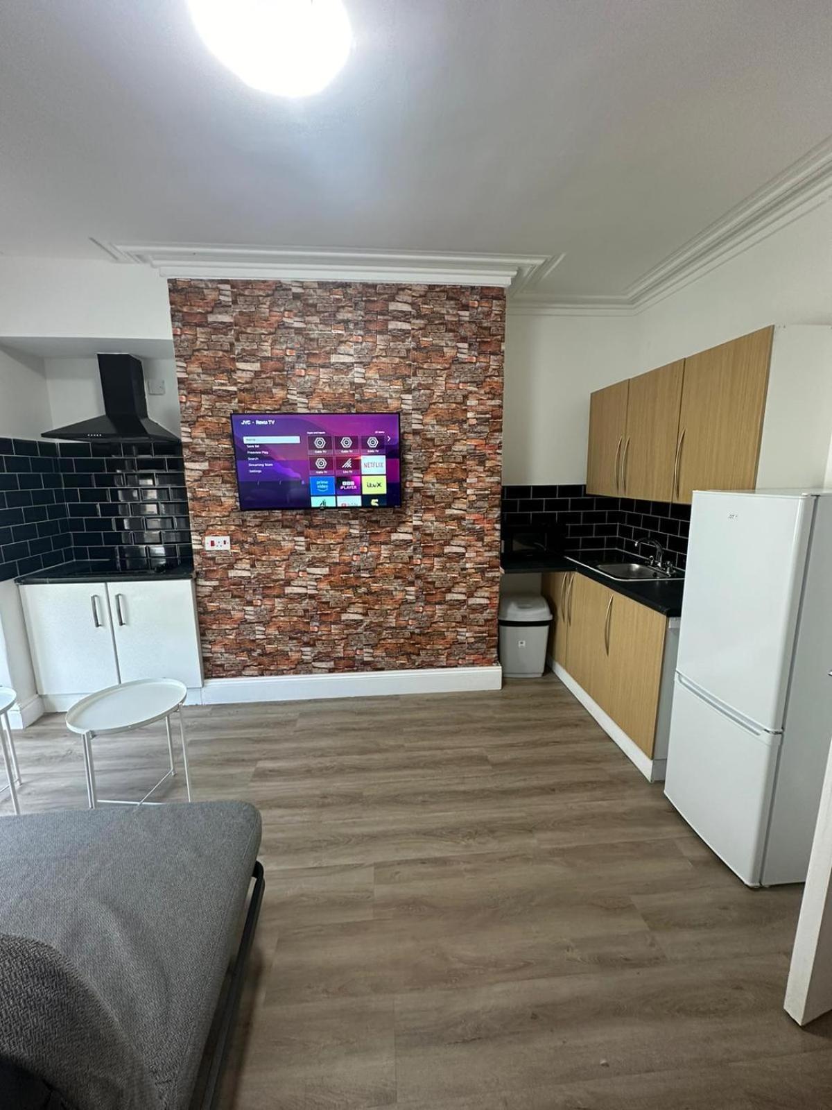 Suli House- Flats & En-suite-families And Couples Only * Blackpool