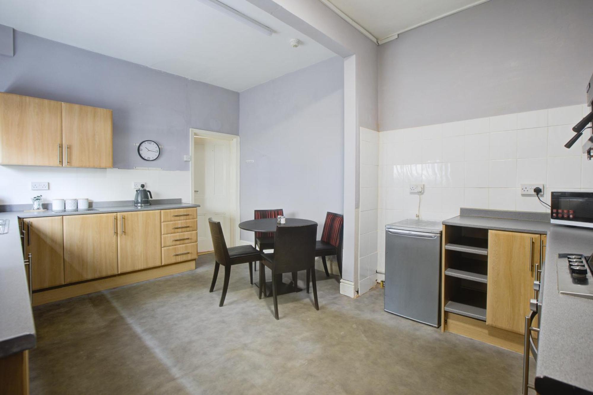The Sandringham Court & Apartment-all Groups Welcome Hotel