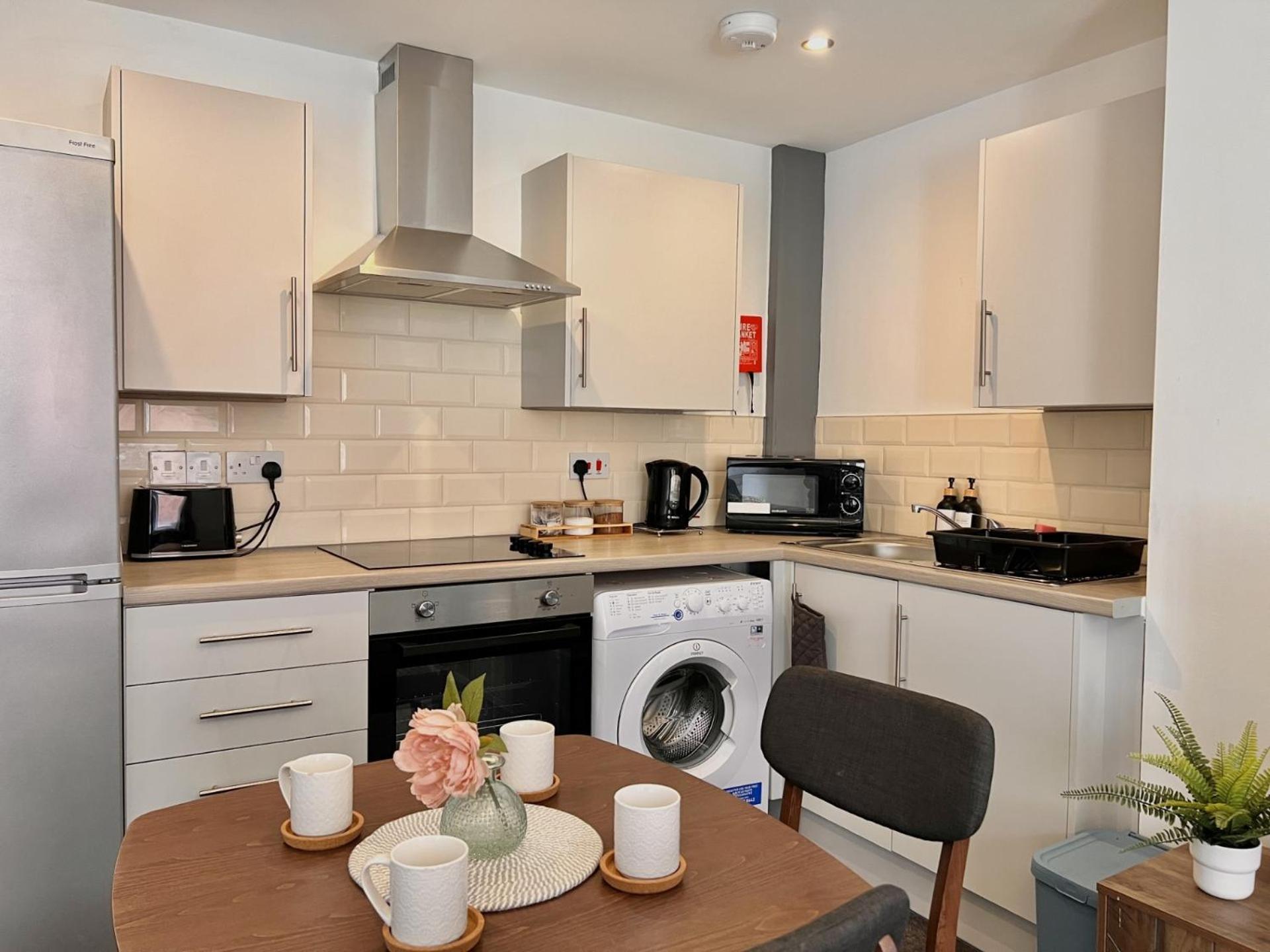Spacious One Bedroom Next To Winter Gardens With Free On-site Parking, Apartment