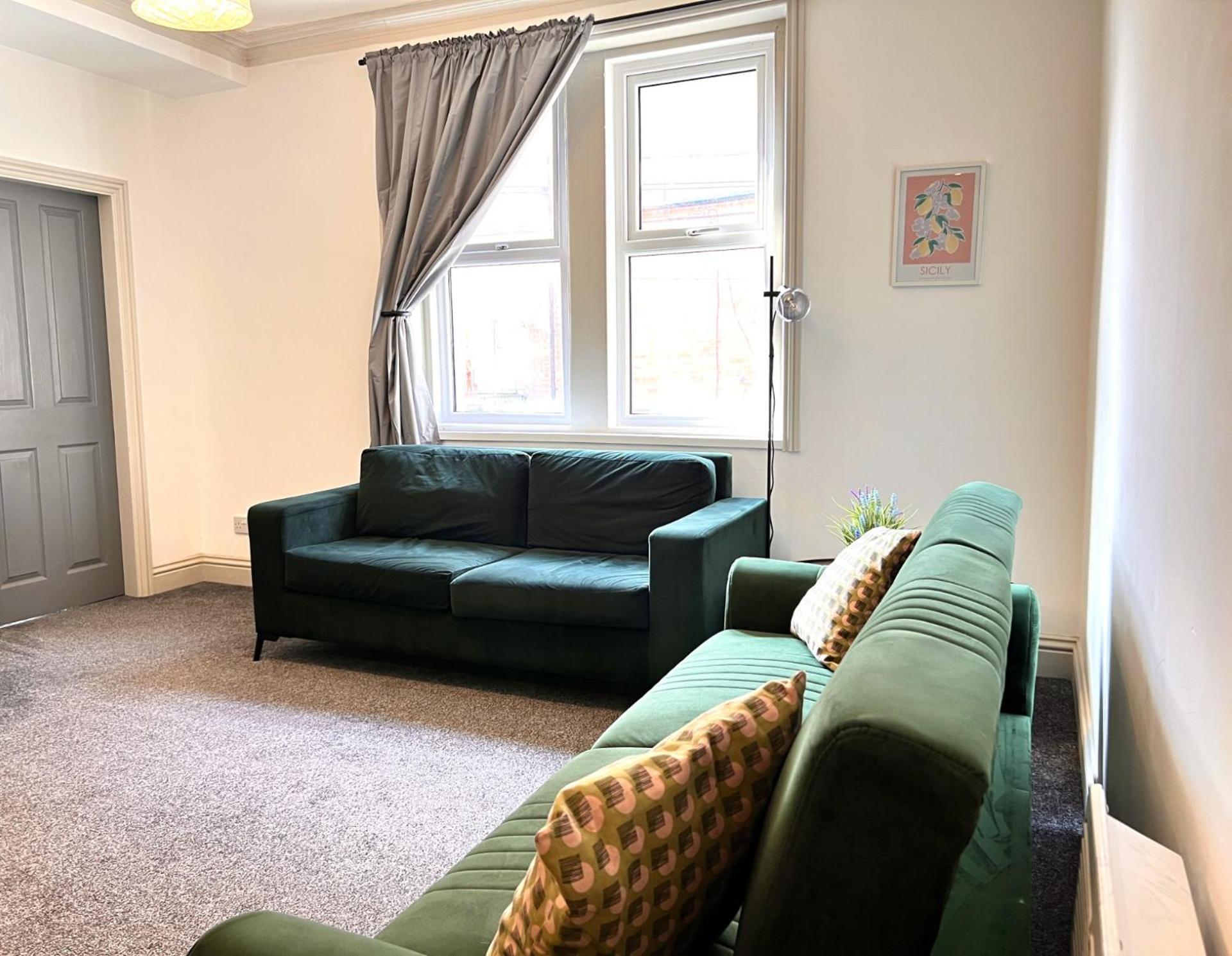 Spacious One Bedroom Next To Winter Gardens With Free On-site Parking, Apartment Blackpool