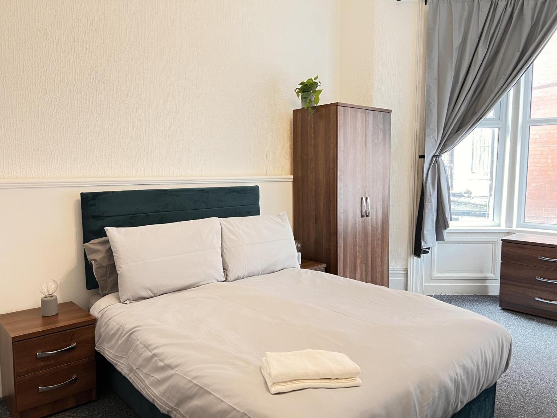 Apartment Original One Bedroom Next To Winter Gardens With Free On-site Parking, Blackpool