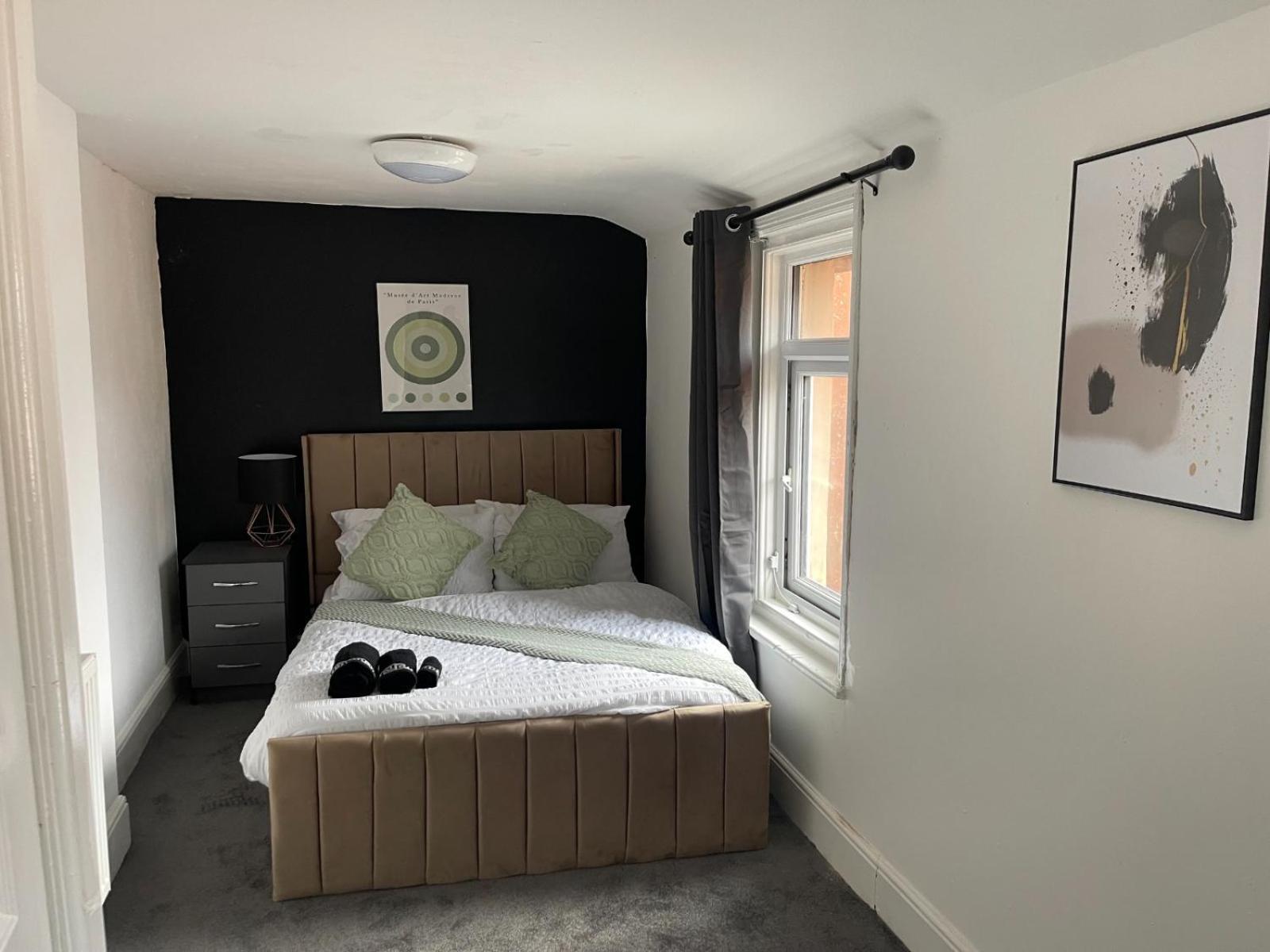 Spacious 6-bedroom In Bedes, Holiday home *