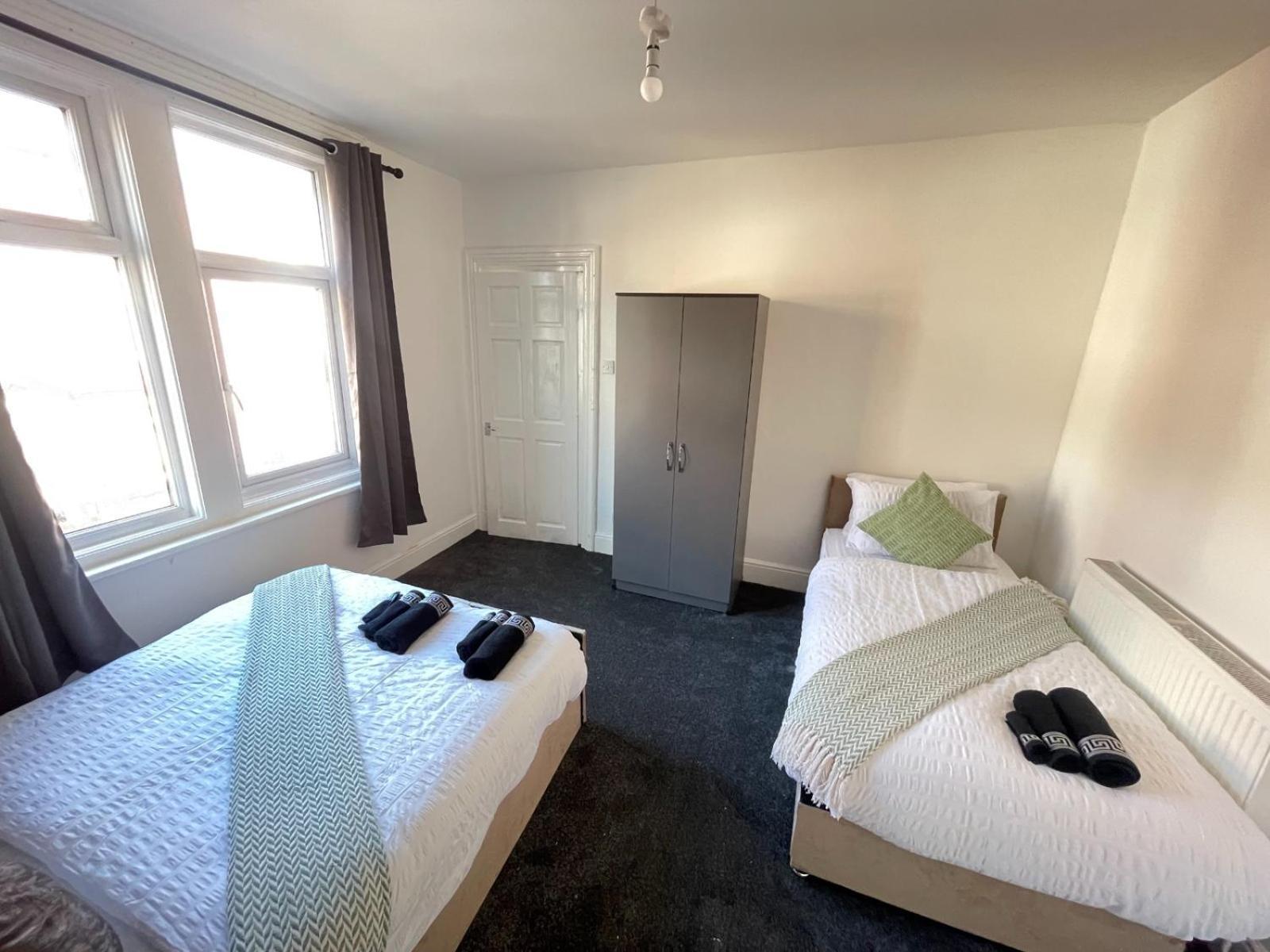 Holiday home Spacious 6-bedroom In Bedes, *