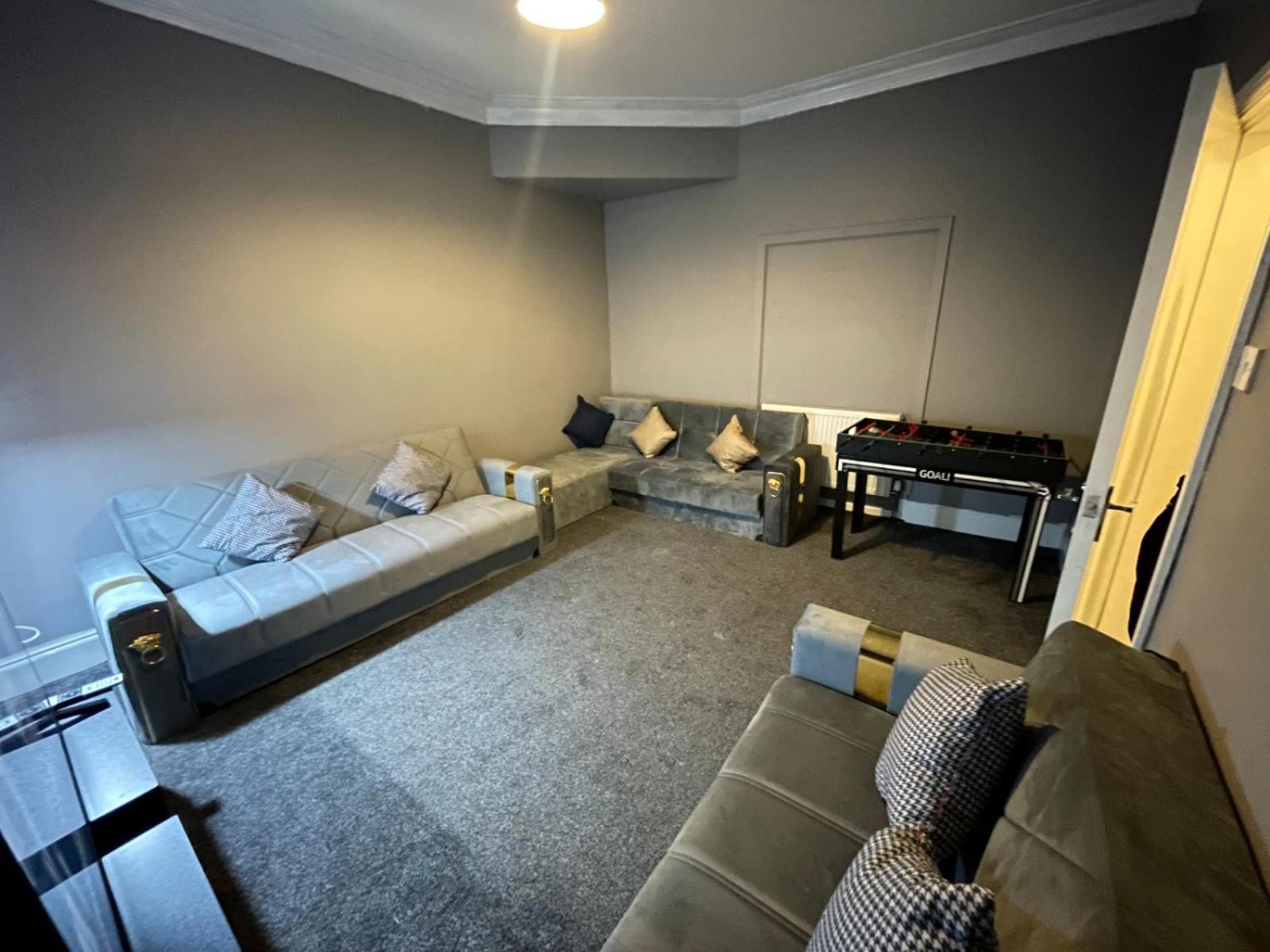 Spacious 6-bedroom In Bedes,