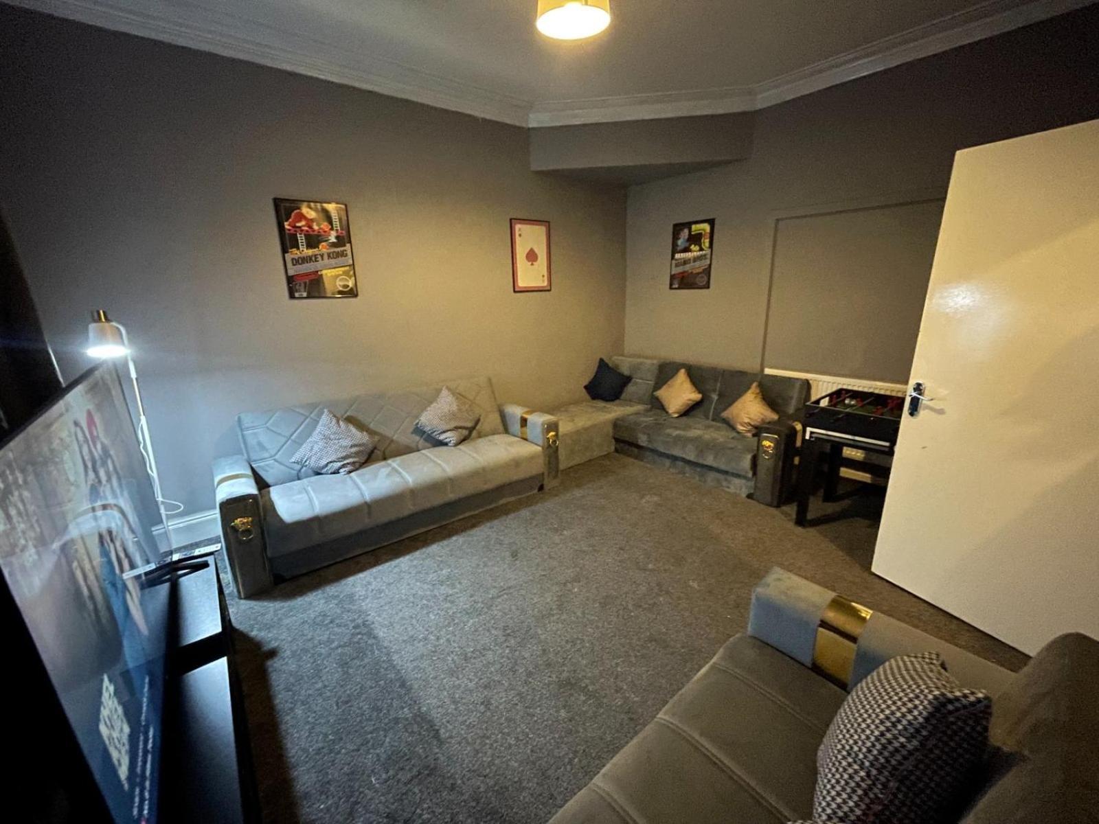 Holiday home Spacious 6-bedroom In Bedes, Blackpool