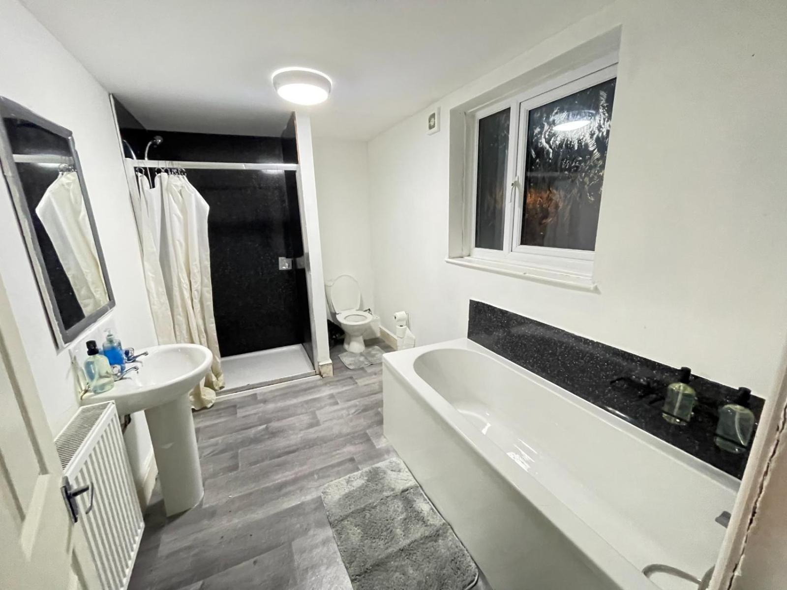 Spacious 6-bedroom In Bedes, * Blackpool