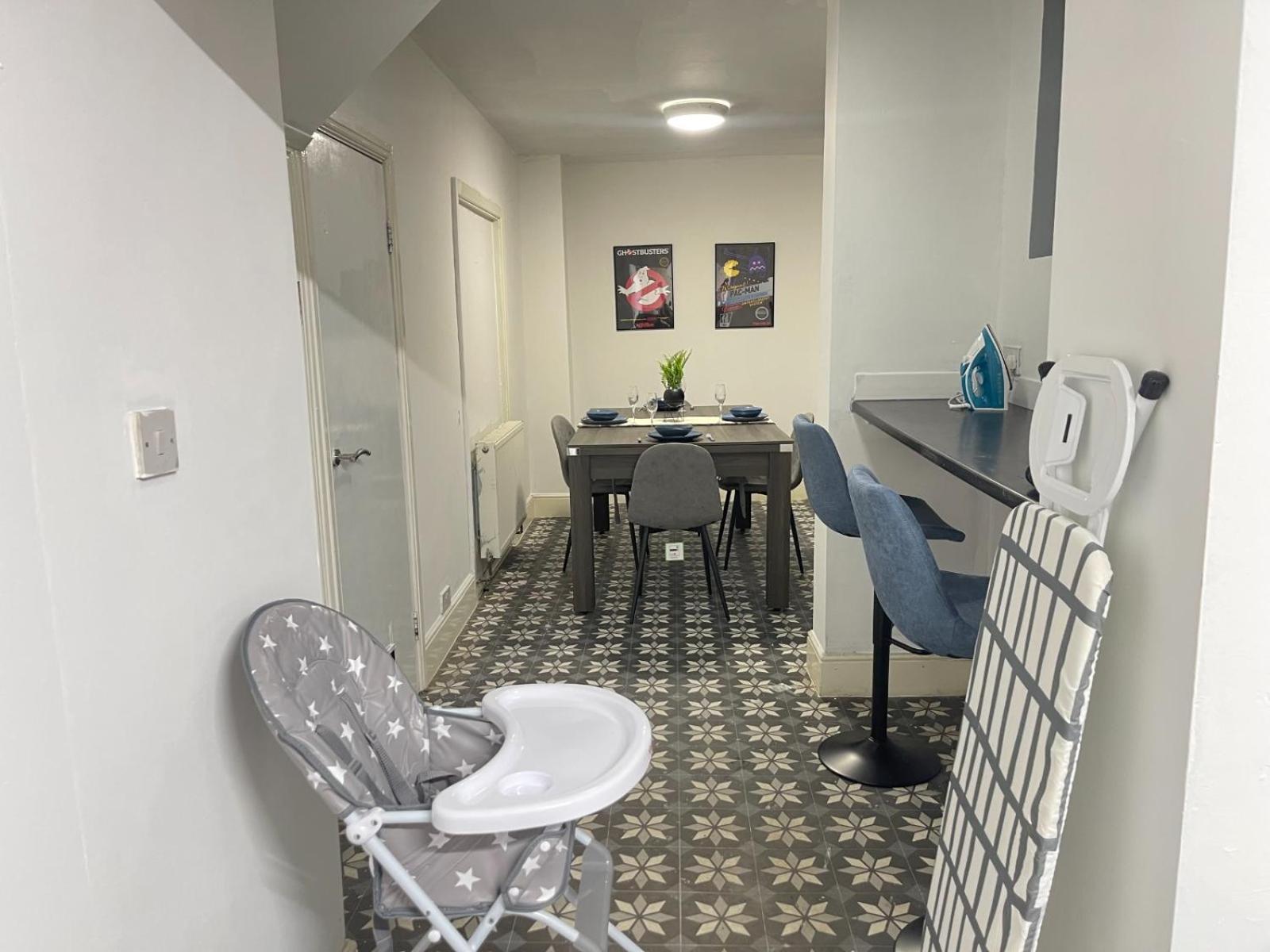 Spacious 6-bedroom In Bedes,