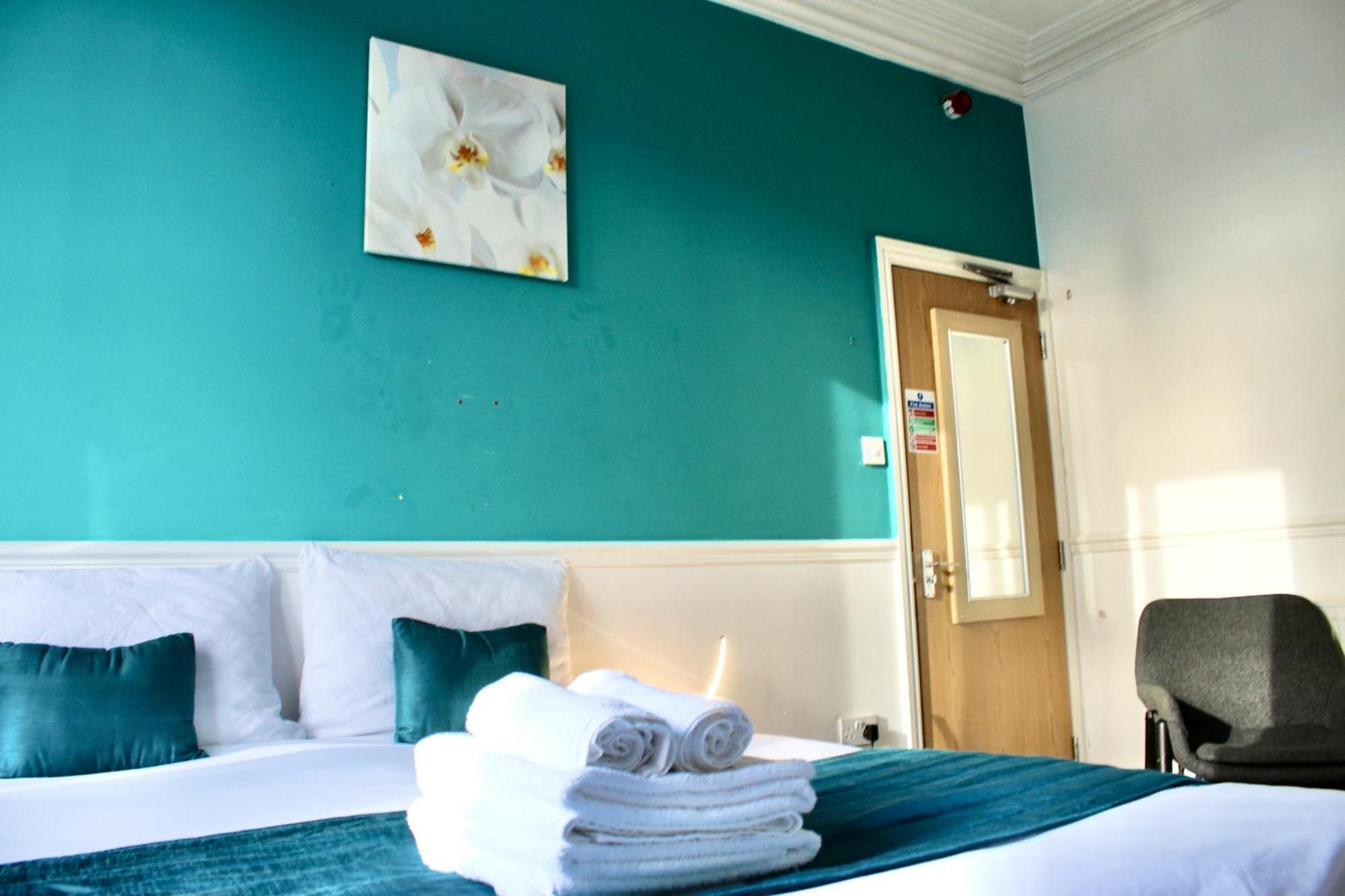 Hotel Seaside - Comfortable - Double, King & Super King Beds -