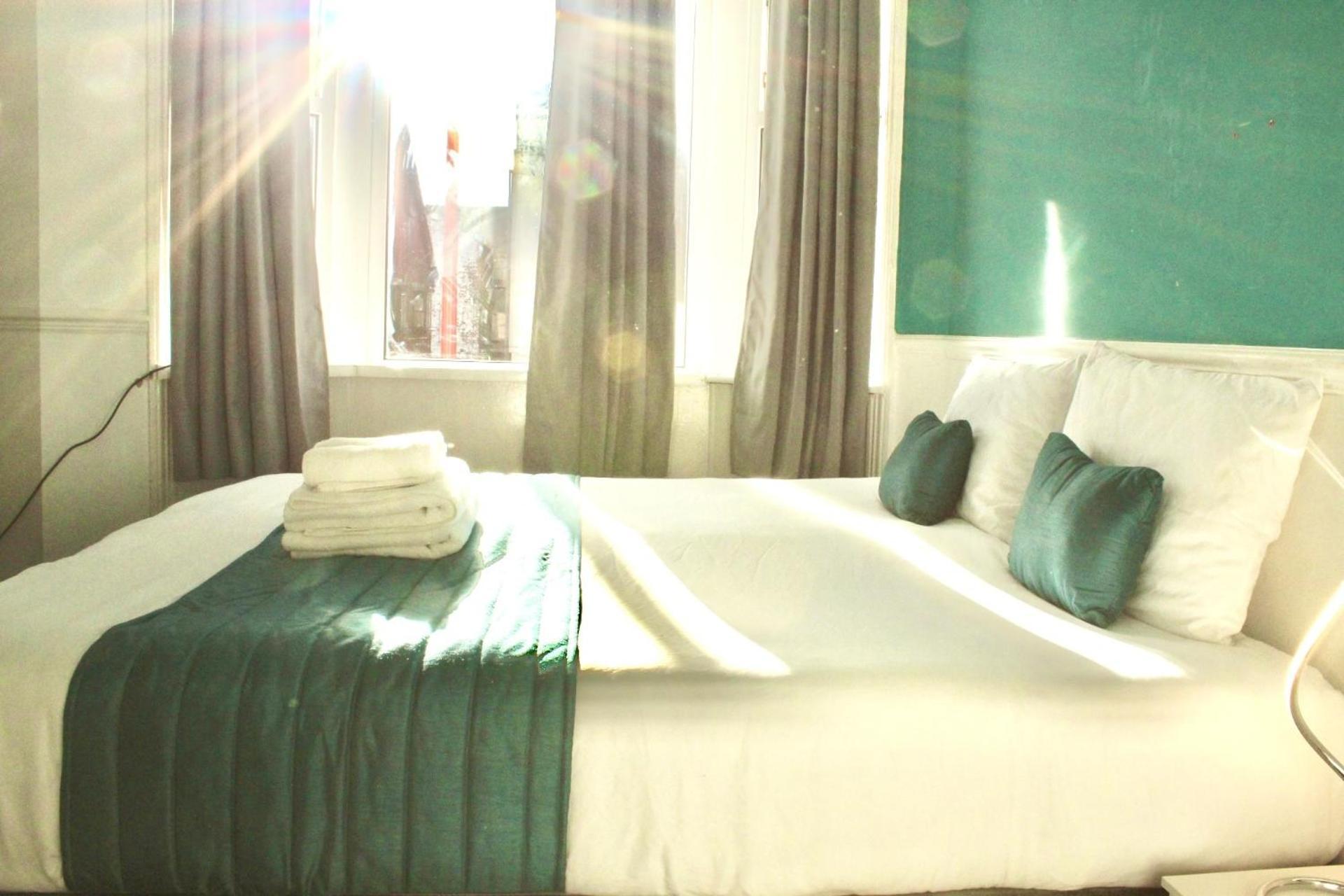 Seaside - Comfortable - Double, King & Super King Beds - Hotel