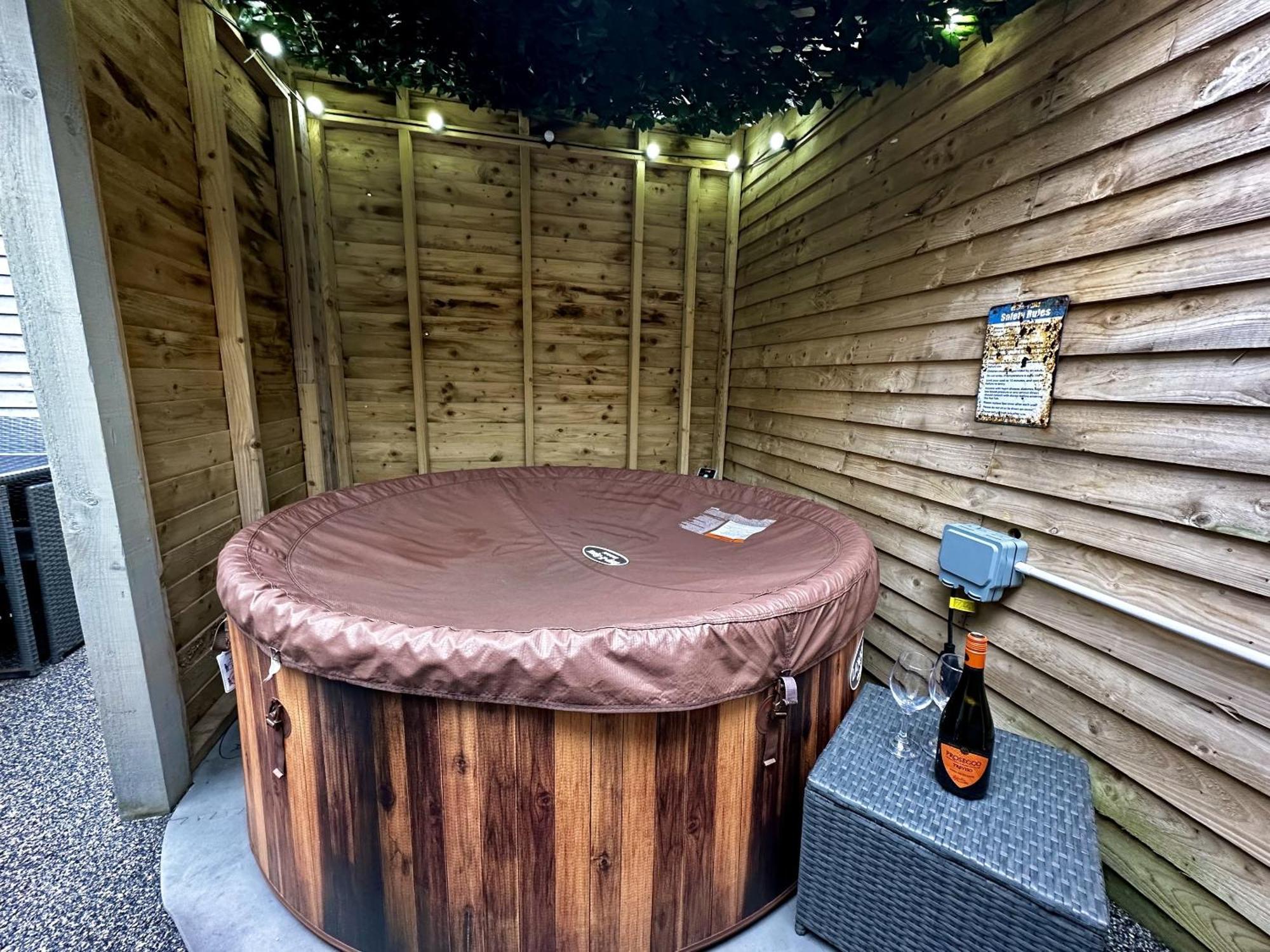 Apartment Luxury Hottub & Jacuzzi *