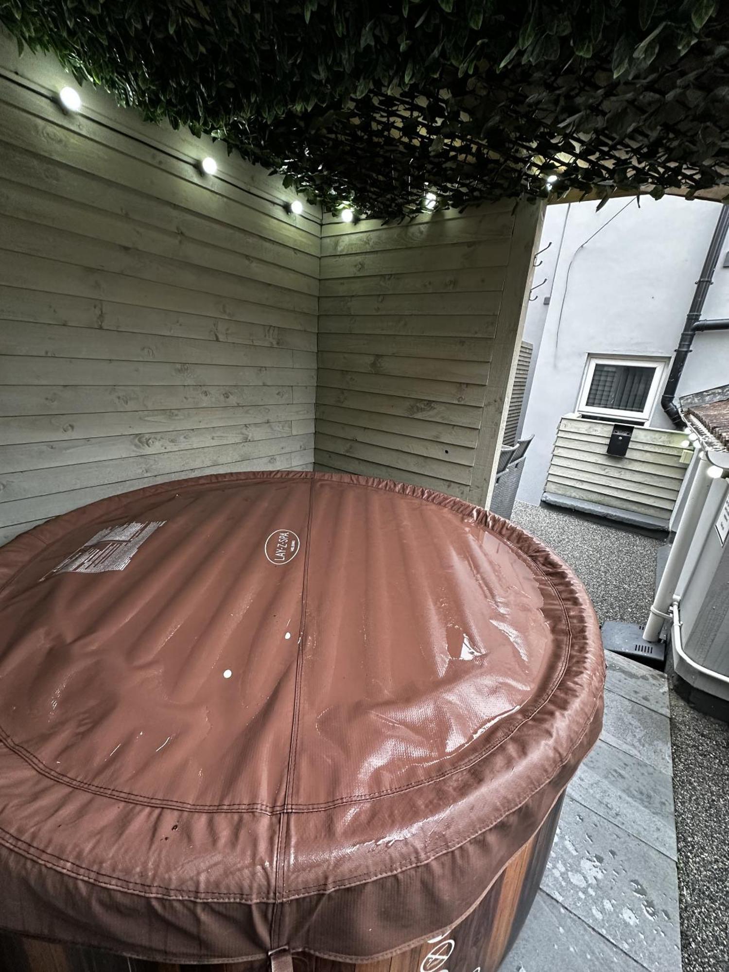 Apartment Luxury Hottub & Jacuzzi Blackpool
