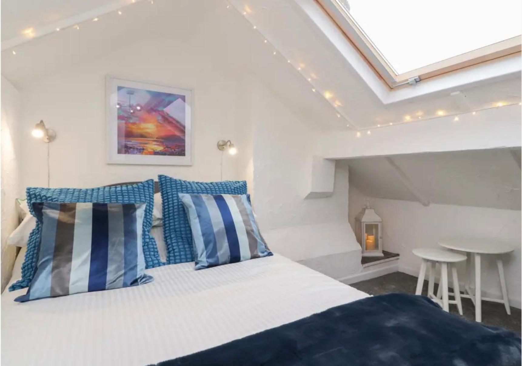 Kitty - 3 Bedroom - Warm And Welcoming - Sleeps 5 - Holiday home Blackpool