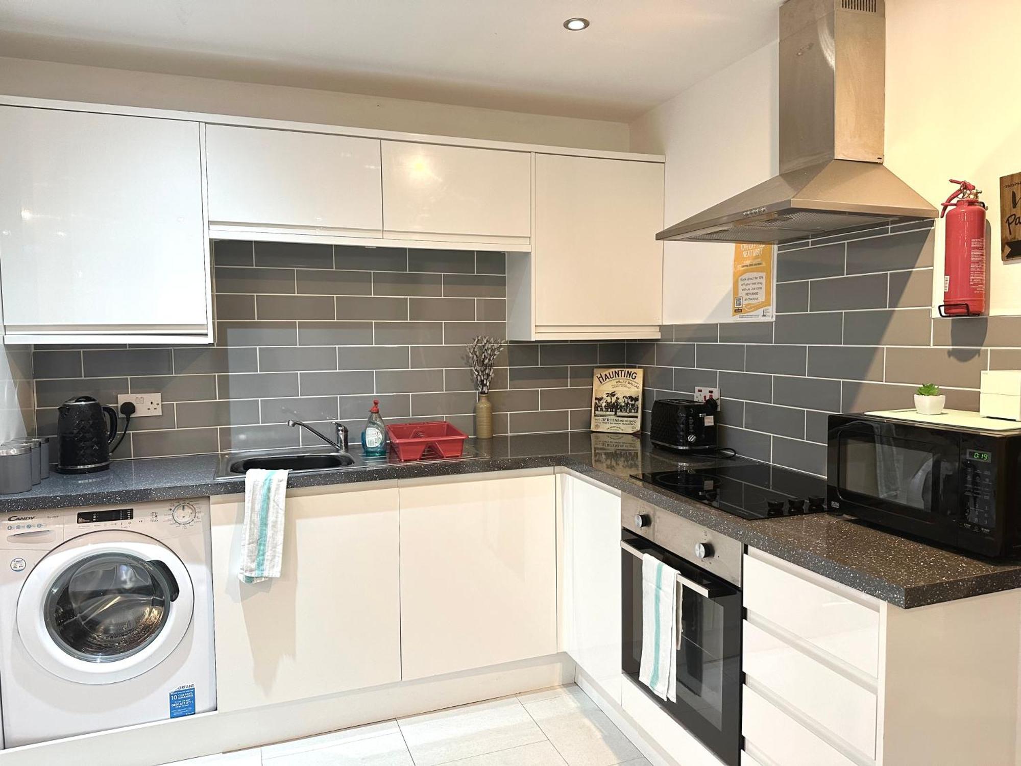 Winter Gardens Service 2 By Service Apartment *