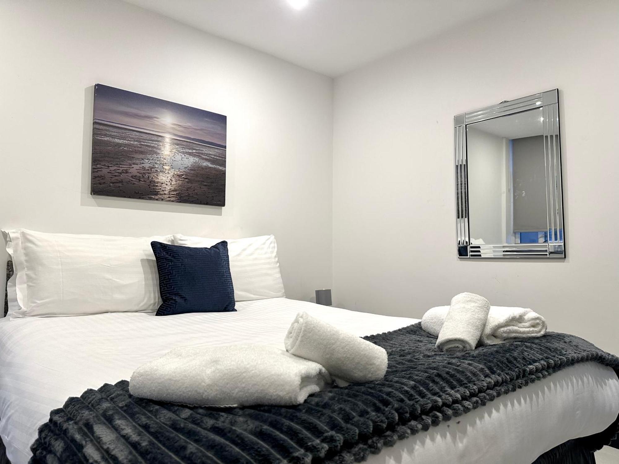 Winter Gardens Service 2 By Service Apartment *