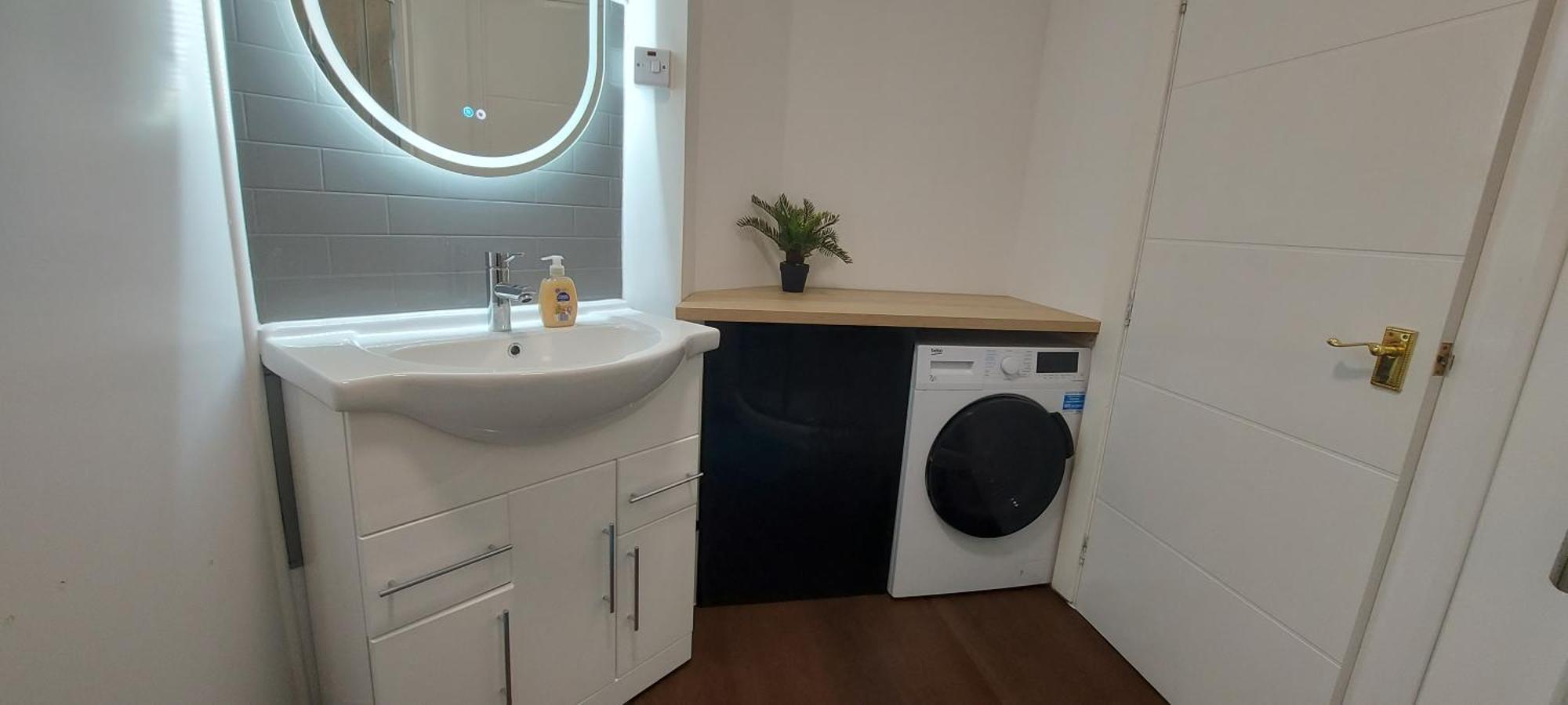 The Enigma - 2 Master Bedrooms Sleeps 6