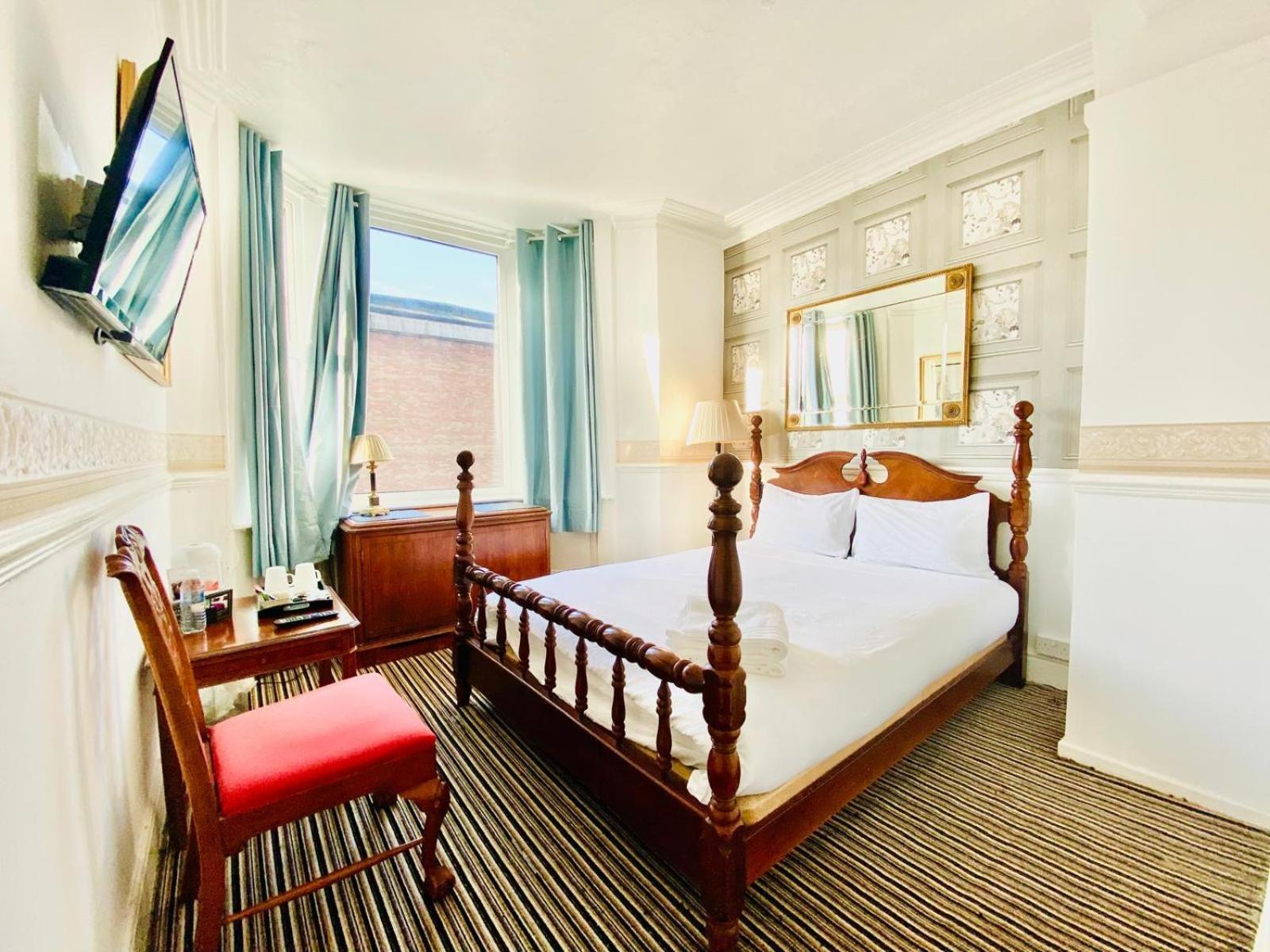 Seaside - Comfortable - Double, King & Super King Beds - 4* Blackpool