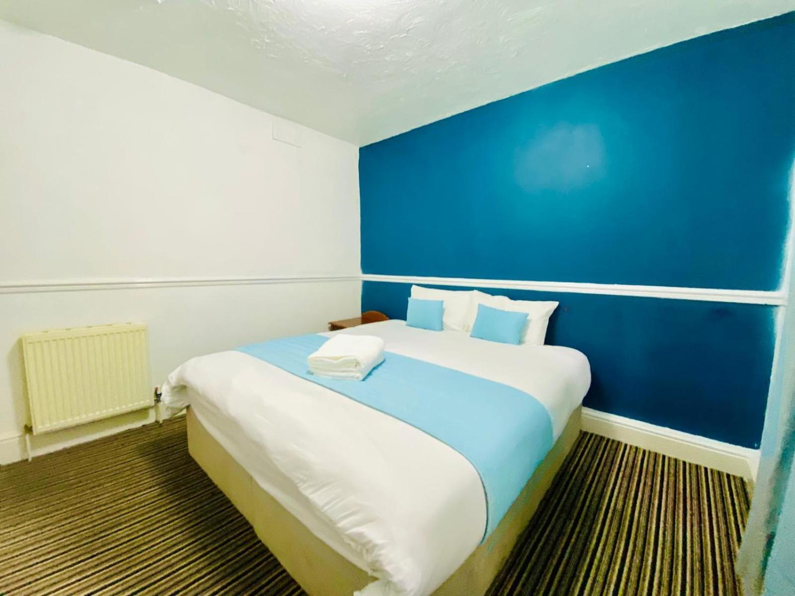 Hotel Seaside - Comfortable - Double, King & Super King Beds - Blackpool