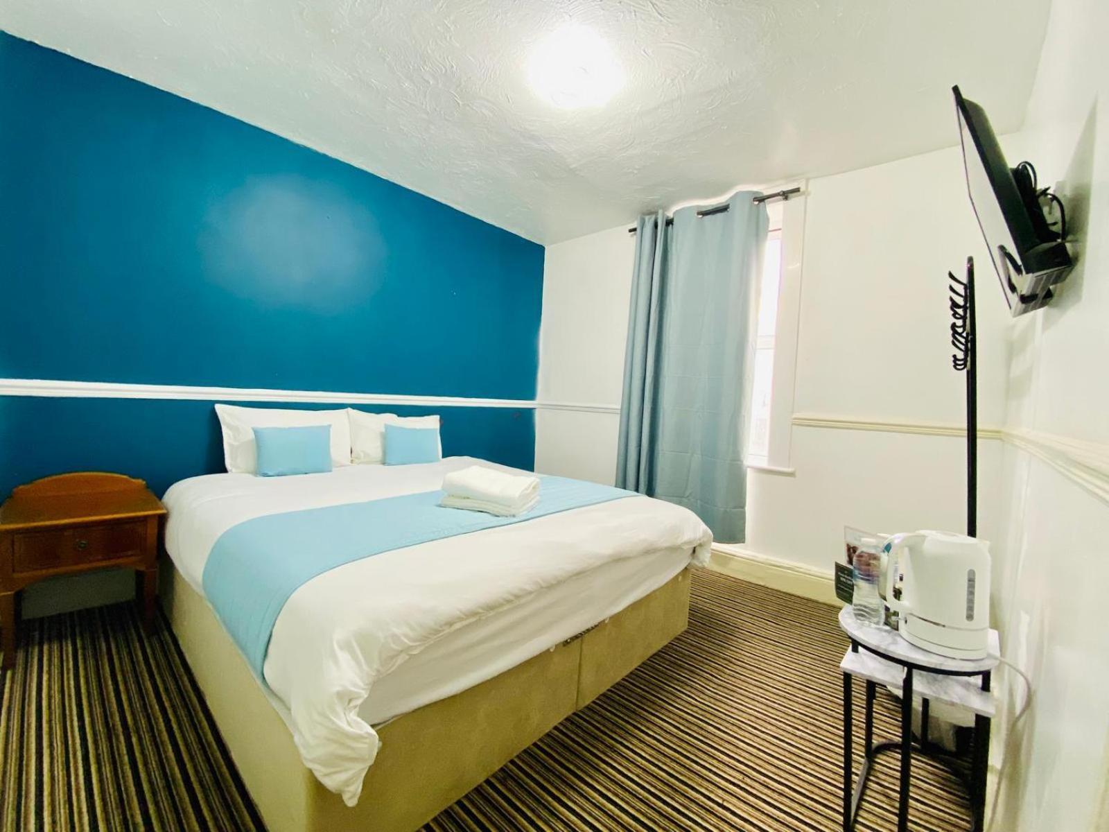 Hotel Seaside - Comfortable - Double, King & Super King Beds -