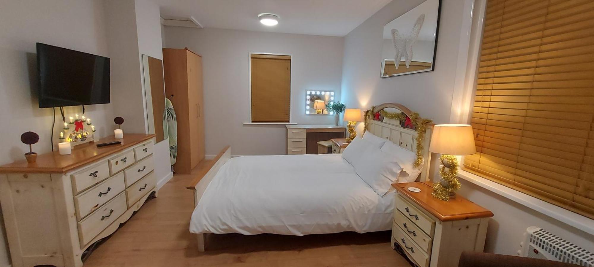 The Enigma - 2 Master Bedrooms Sleeps 6 * Blackpool
