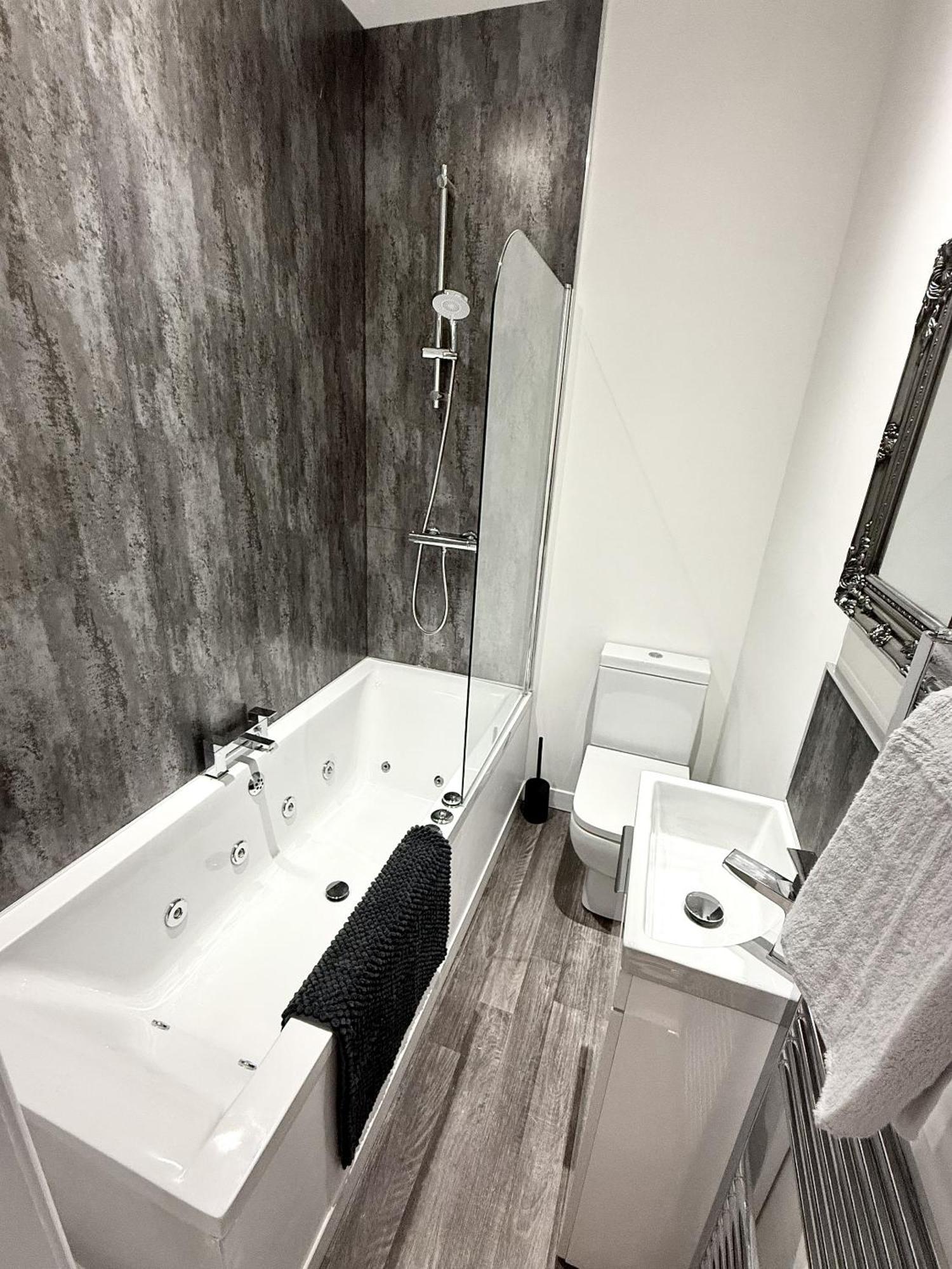 Apartment Hornby Luxury Hot Tub And Jacuzzi