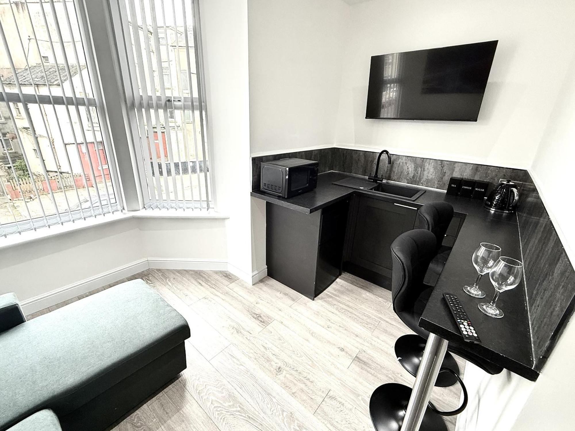 Hornby Luxury Hot Tub And Jacuzzi Apartment