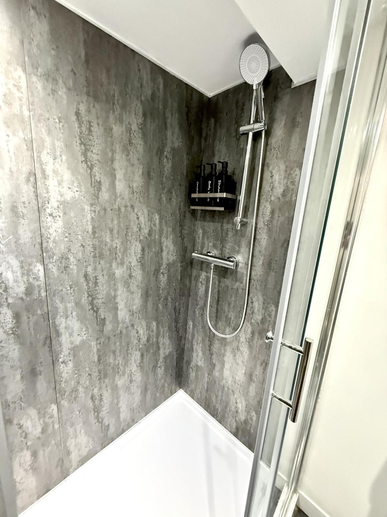 Hornby Luxury Hot Tub And Jacuzzi Apartment