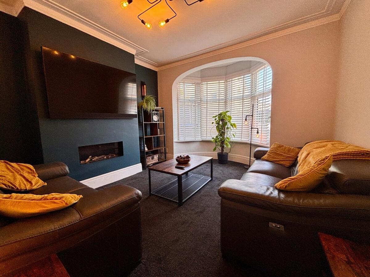 Crescent House, Pleasure