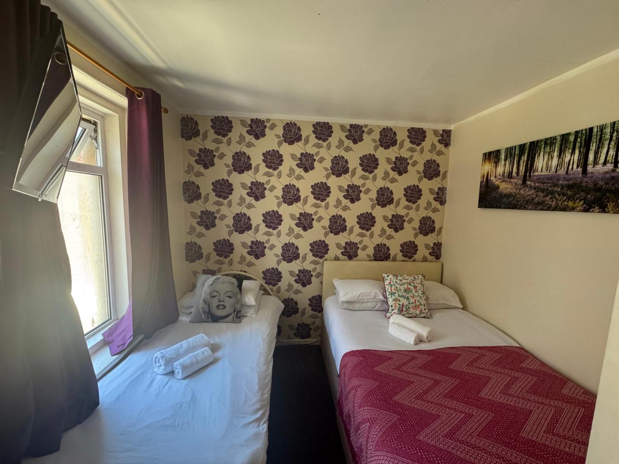 The Shores Hotel, 3*