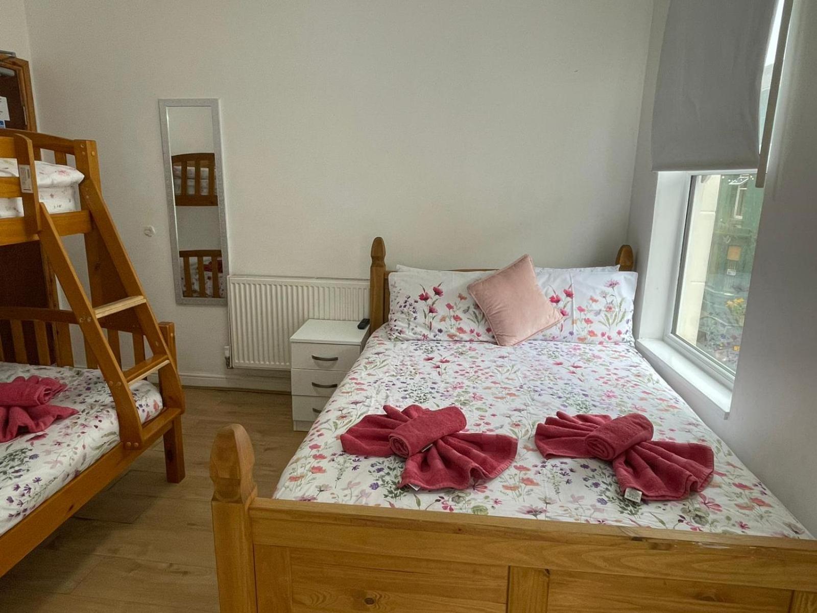 Guest house Ariana House Hotel-families And Couples Only