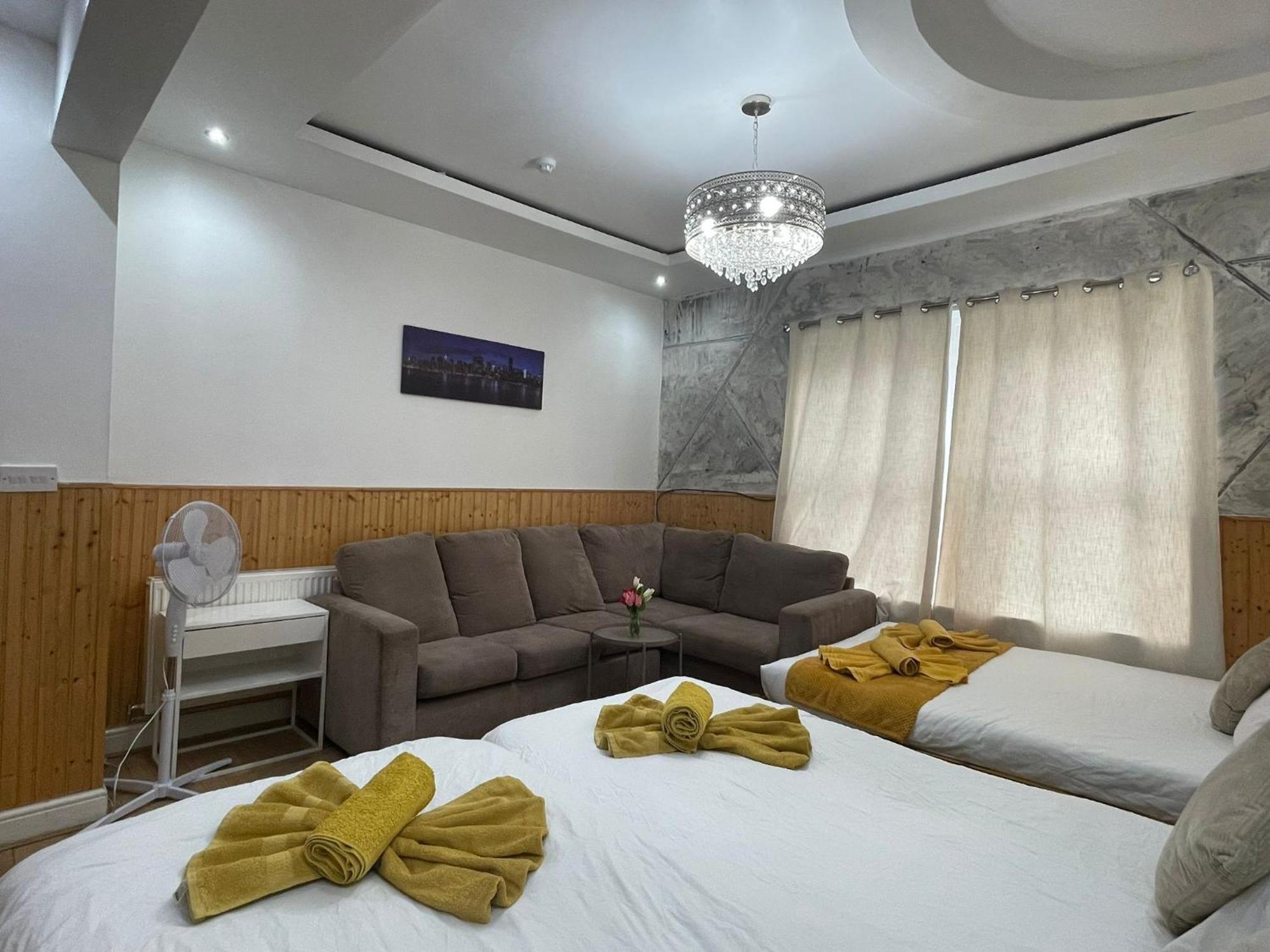 Ariana House Hotel-families And Couples Only * Blackpool