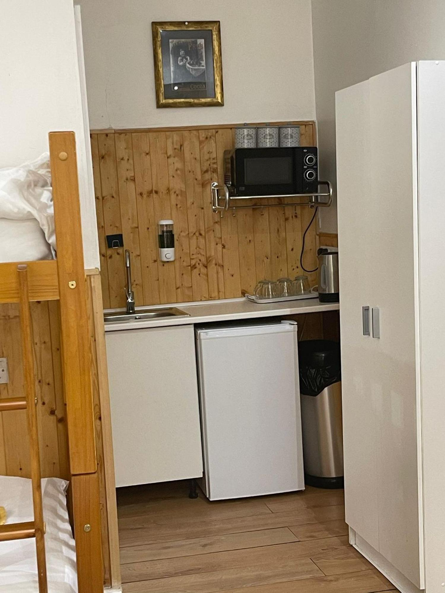 Ariana House Hotel-families And Couples Only Guest house *