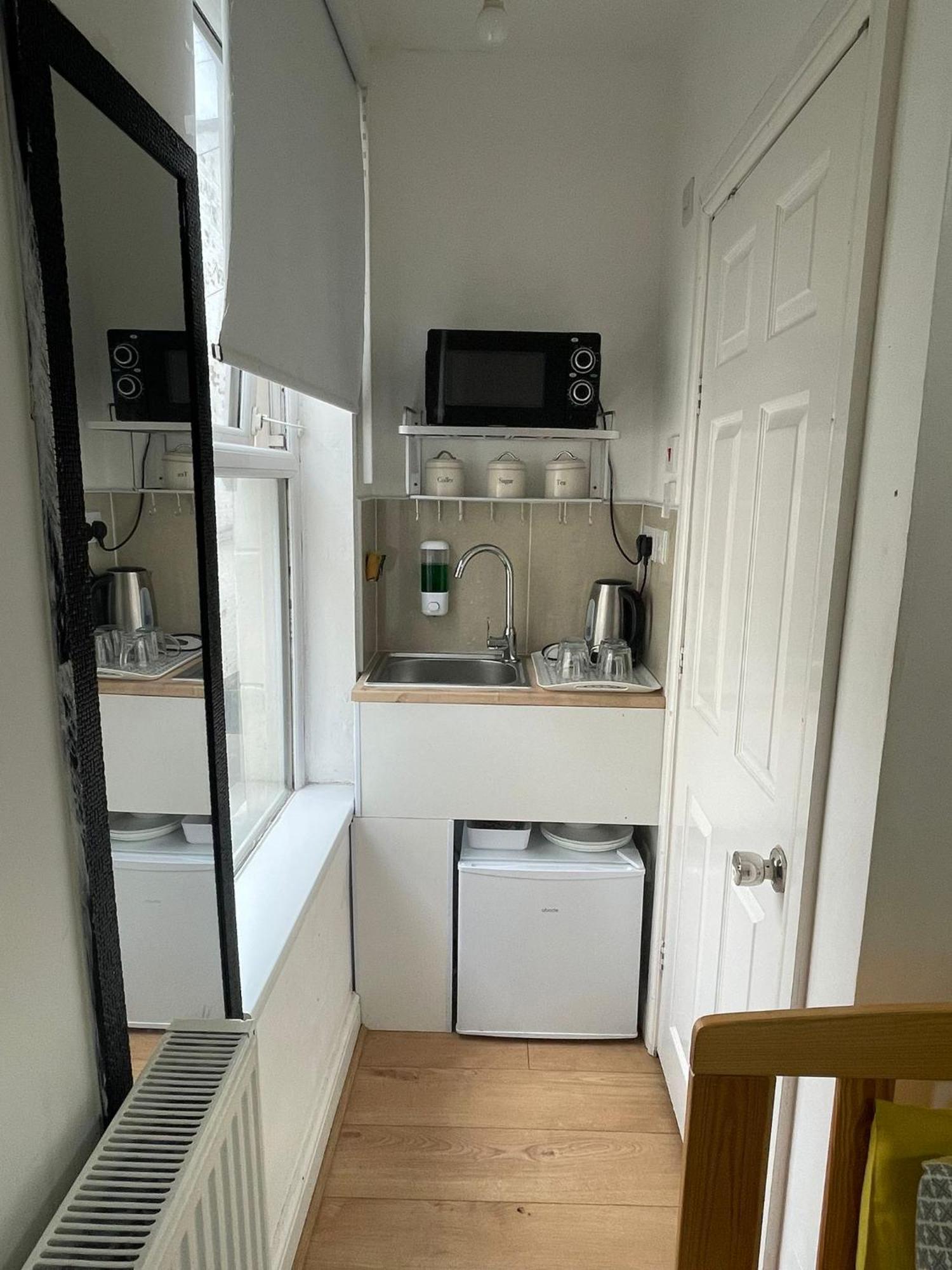 Guest house Ariana House Hotel-families And Couples Only Blackpool