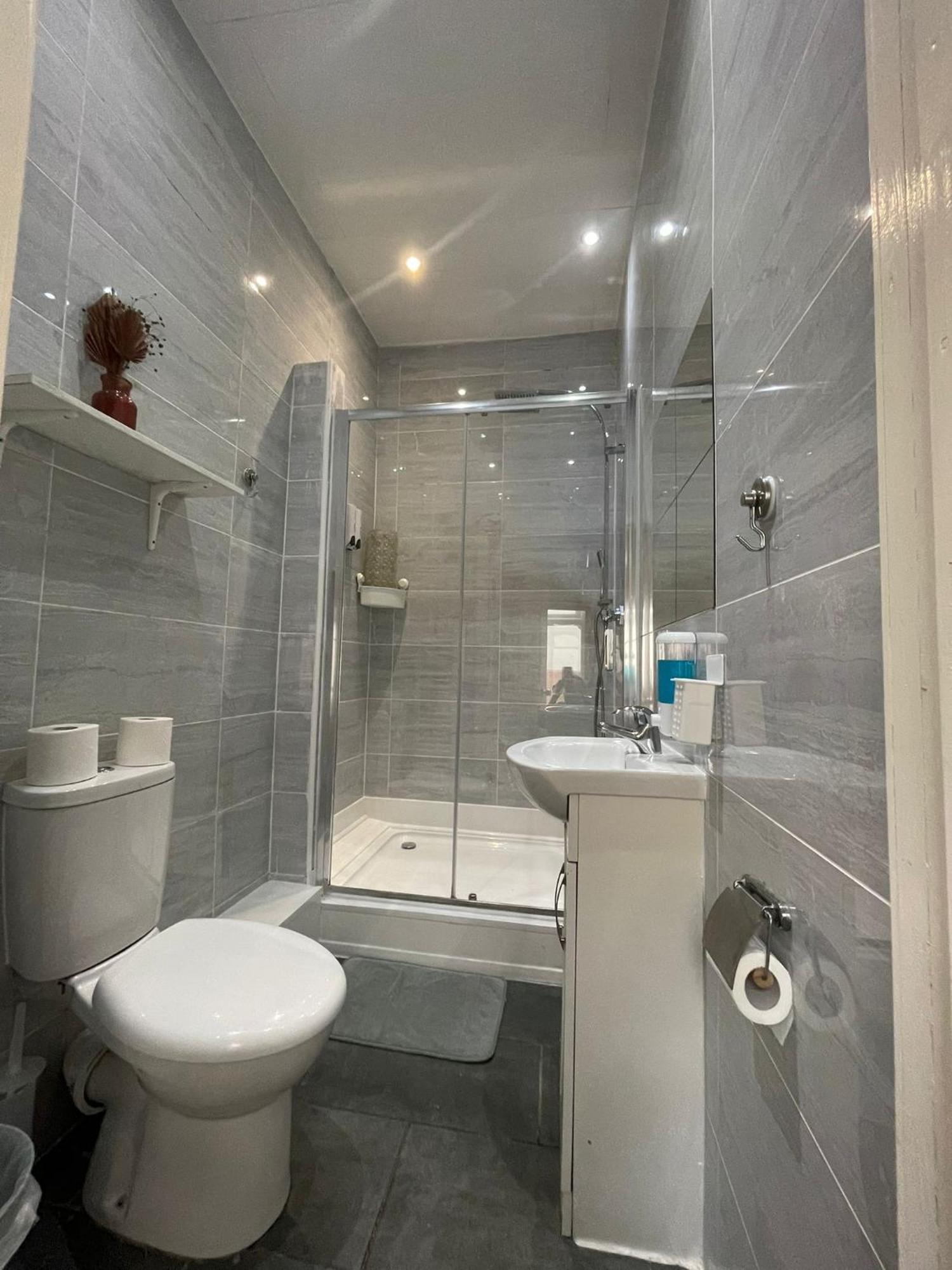 Ariana House Hotel-families And Couples Only Guest house