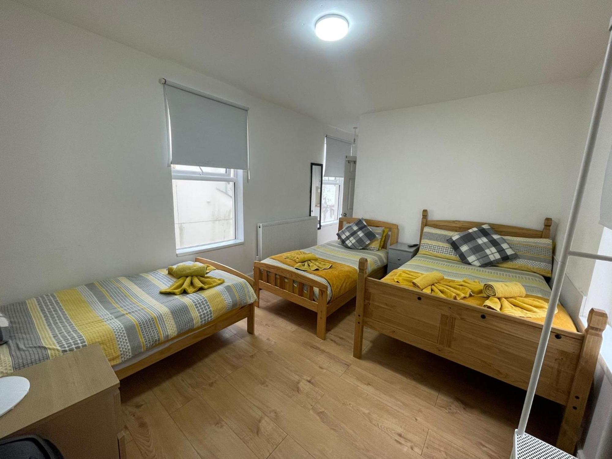 Guest house Ariana House Hotel-families And Couples Only *