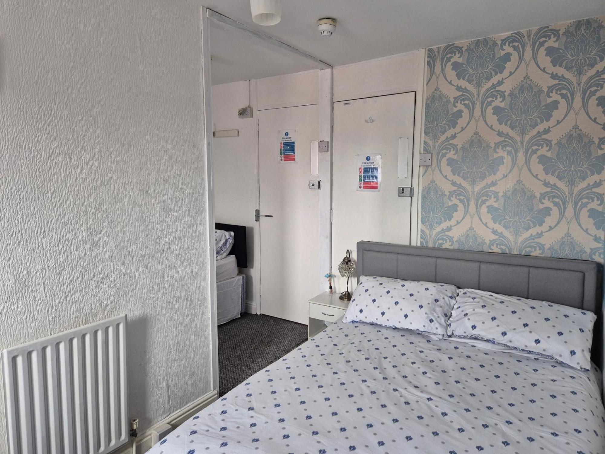 Glendor Hotel *