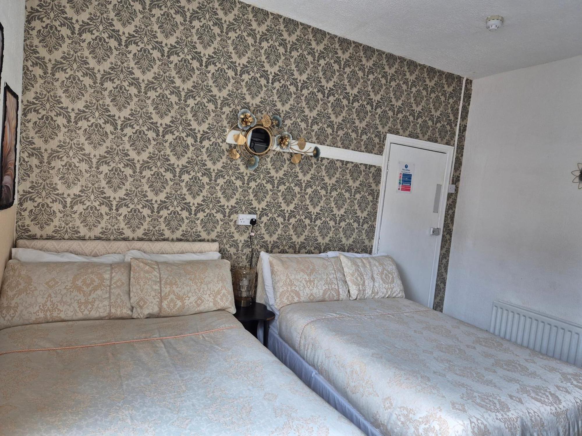 Glendor Hotel *