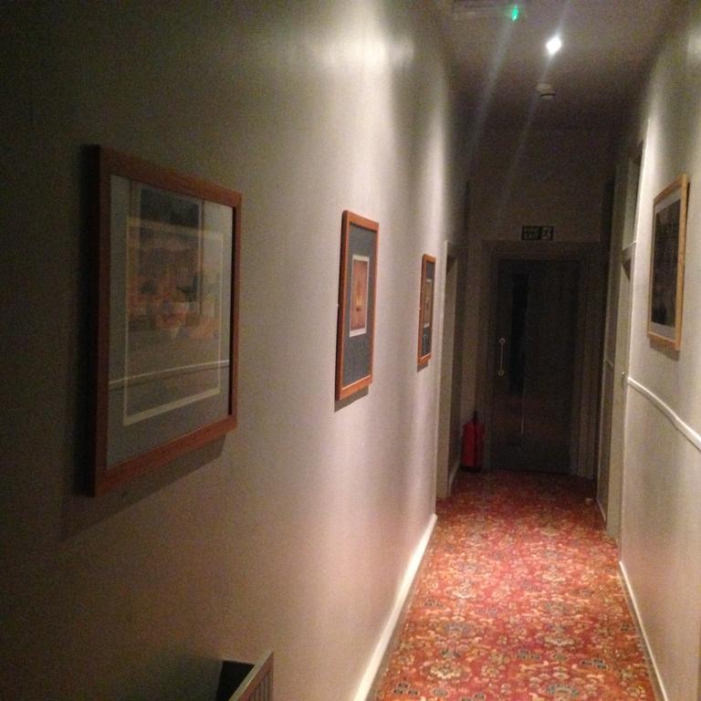 Hotel Peek-A-Booze - Budget Hotel - Adults Only