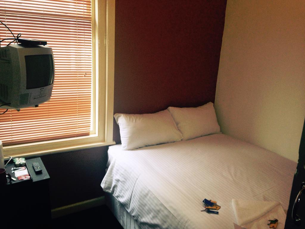 Hotel Peek-A-Booze - Budget Hotel - Adults Only