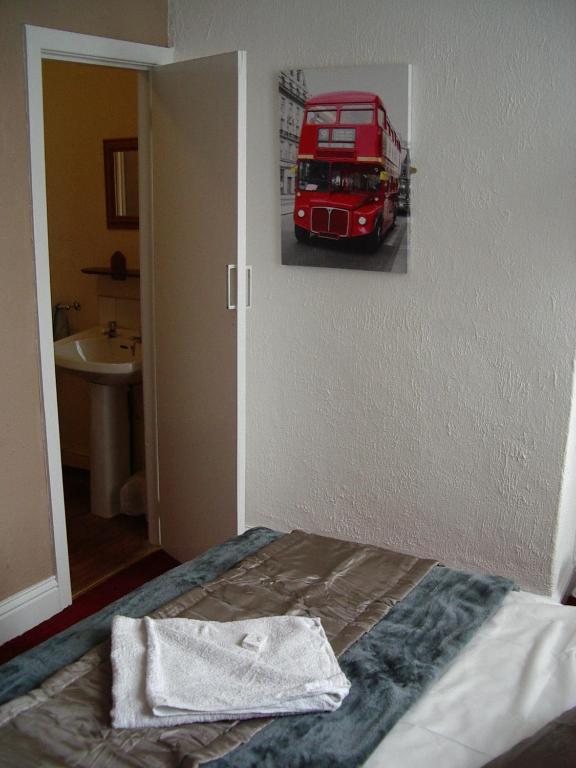 Royale Hotel 2*
