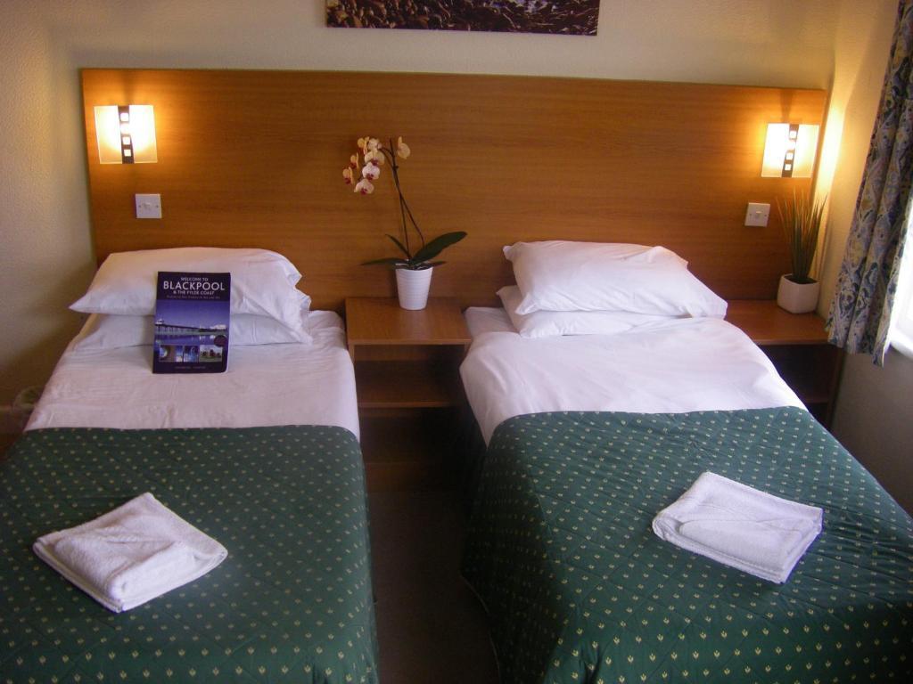 The Waldorf - Near Pleasure & Sandcastle 3*